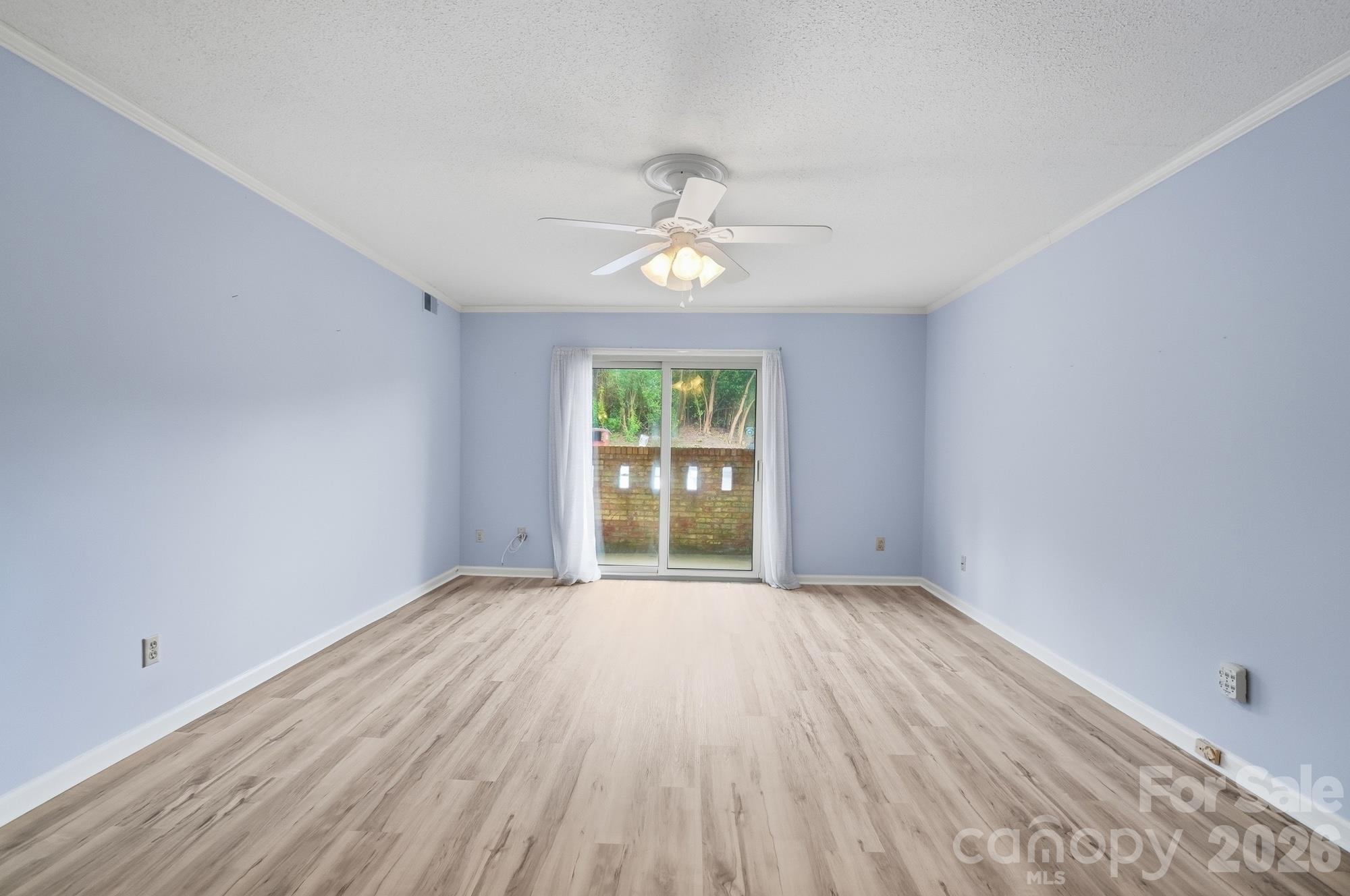 4754 Hedgemore Drive N Property Photo 5