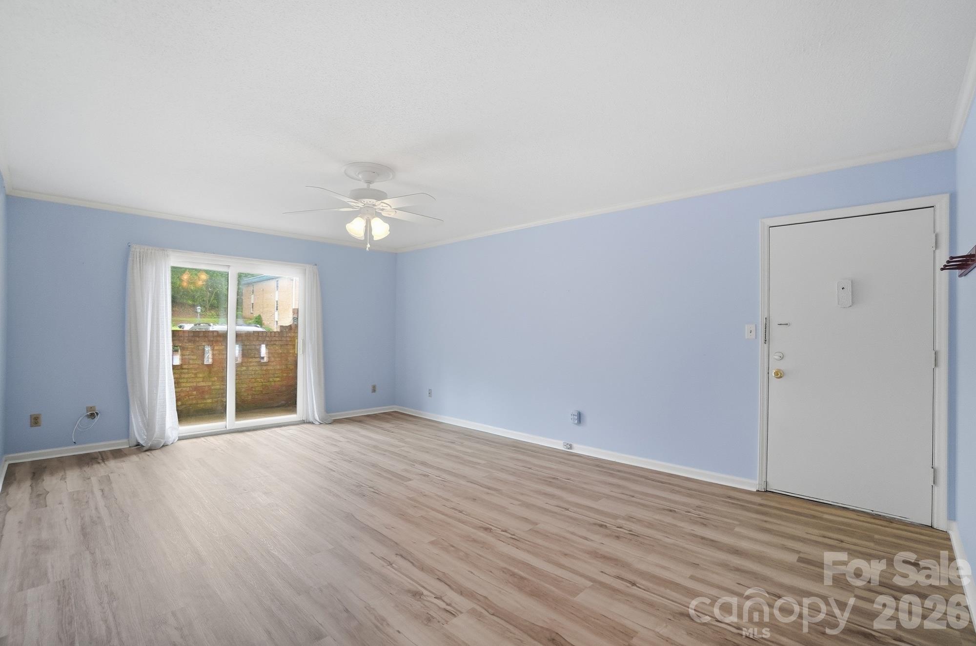 4754 Hedgemore Drive N Property Photo 6