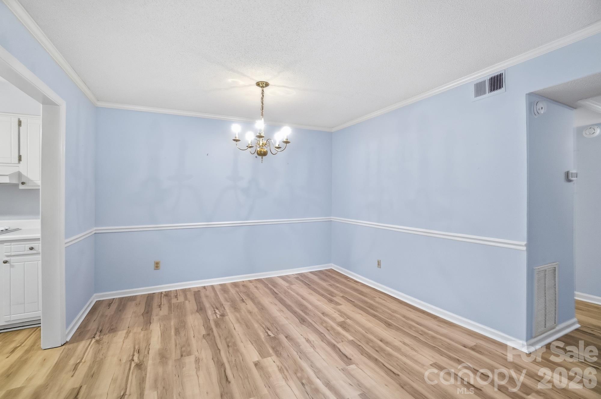 4754 Hedgemore Drive N Property Photo 9