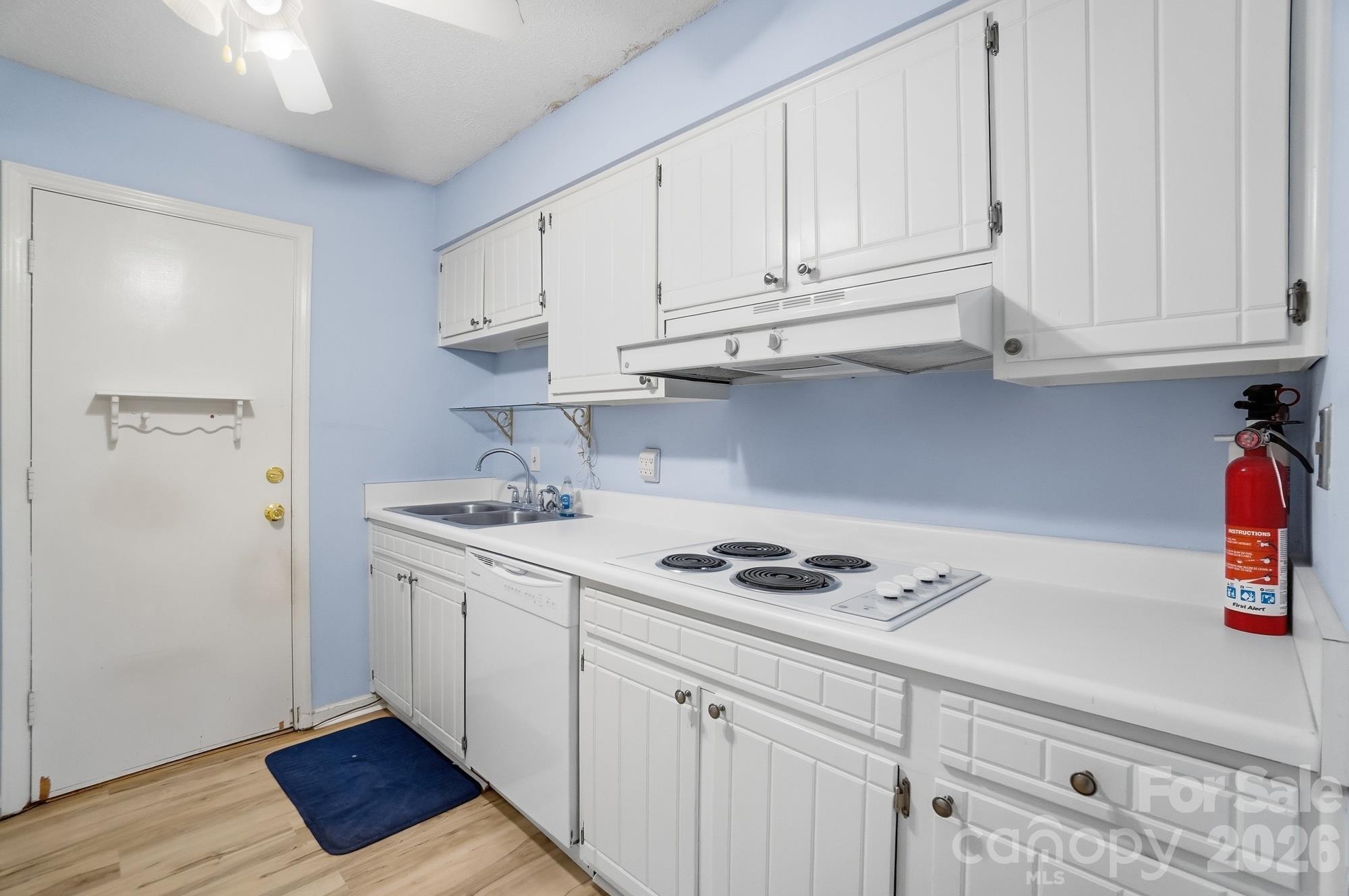 4754 Hedgemore Drive N Property Photo 16