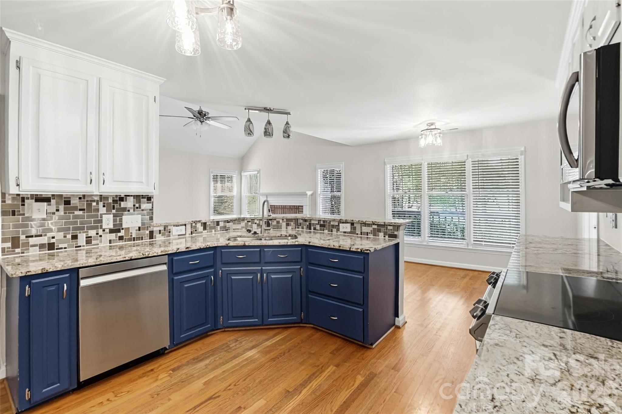1728 Lake Lee Drive Property Photo 4