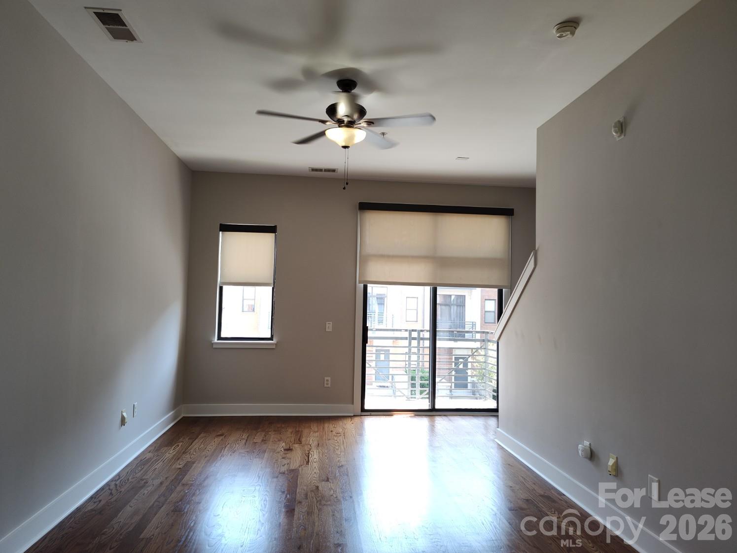 926 E 8th Street Property Photo 5