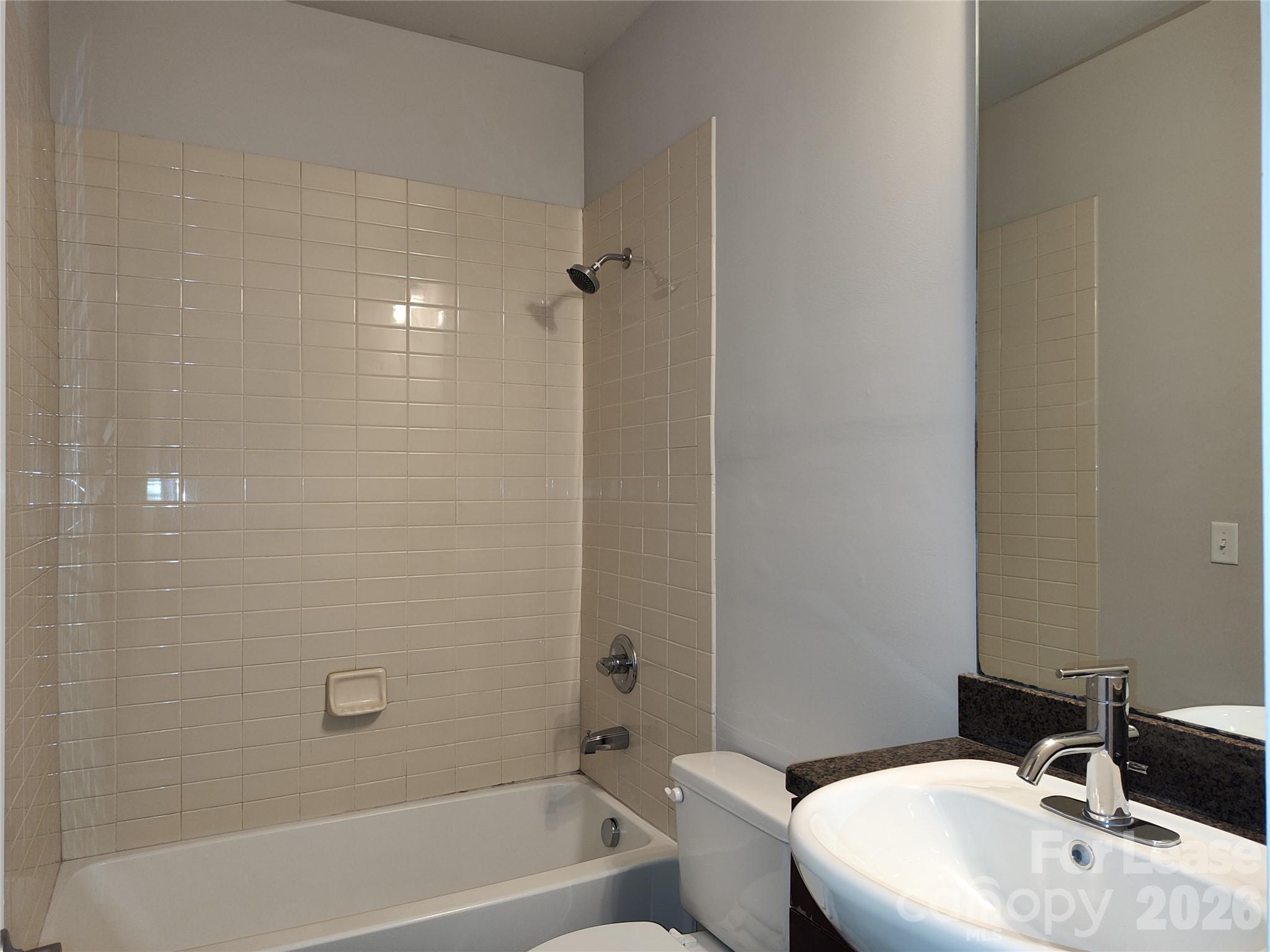 926 E 8th Street Property Photo 8