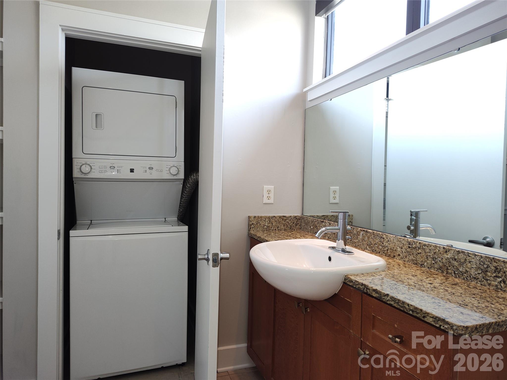 926 E 8th Street Property Photo 15