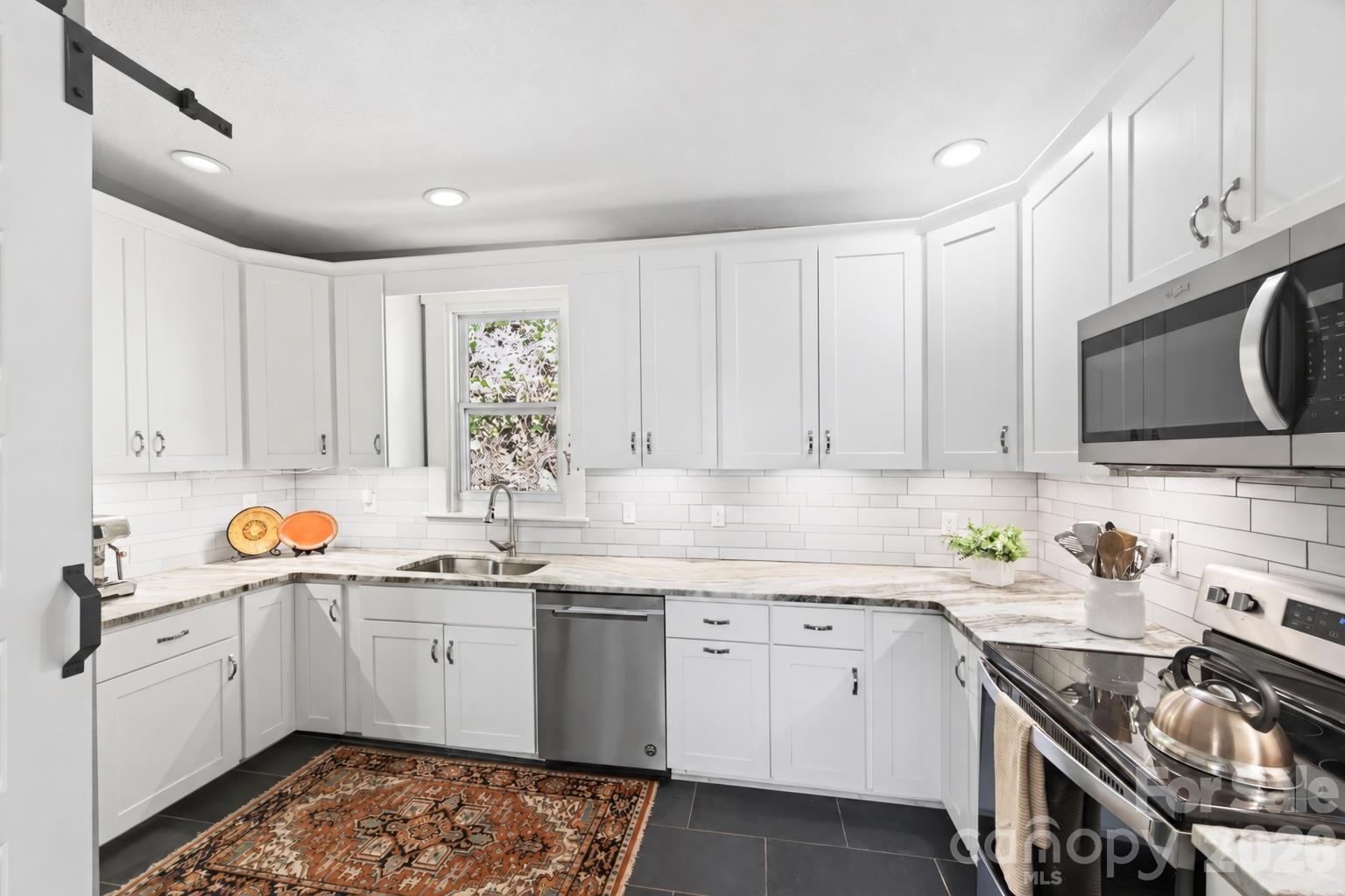 2 Skyview Place Property Photo 11