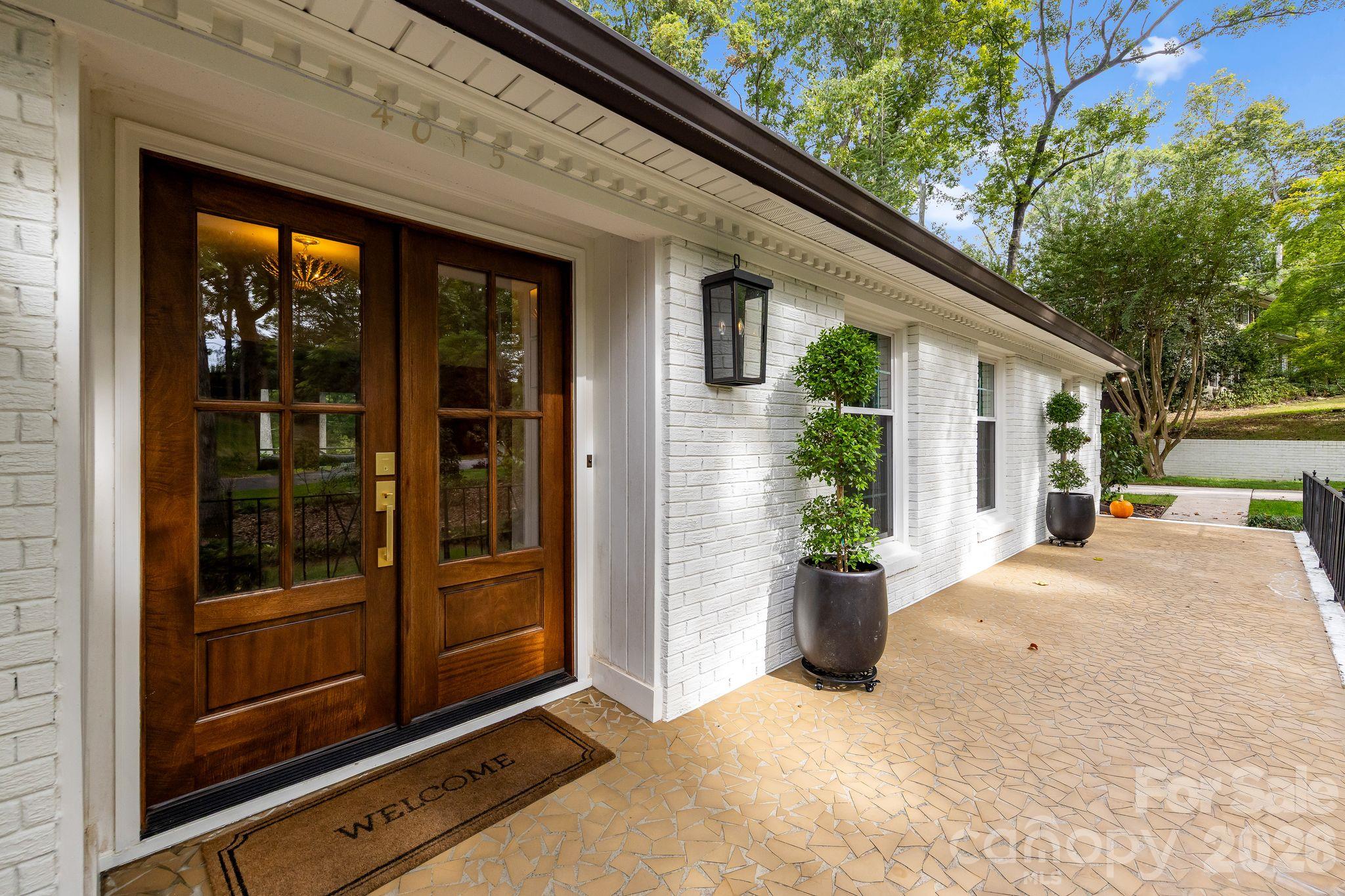 4015 Oldfield Road Property Photo 2