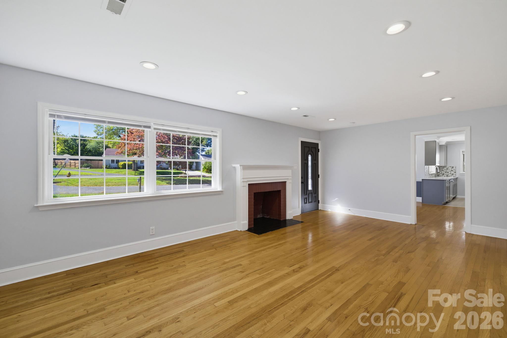 337 E Rhyne Avenue Property Photo 2