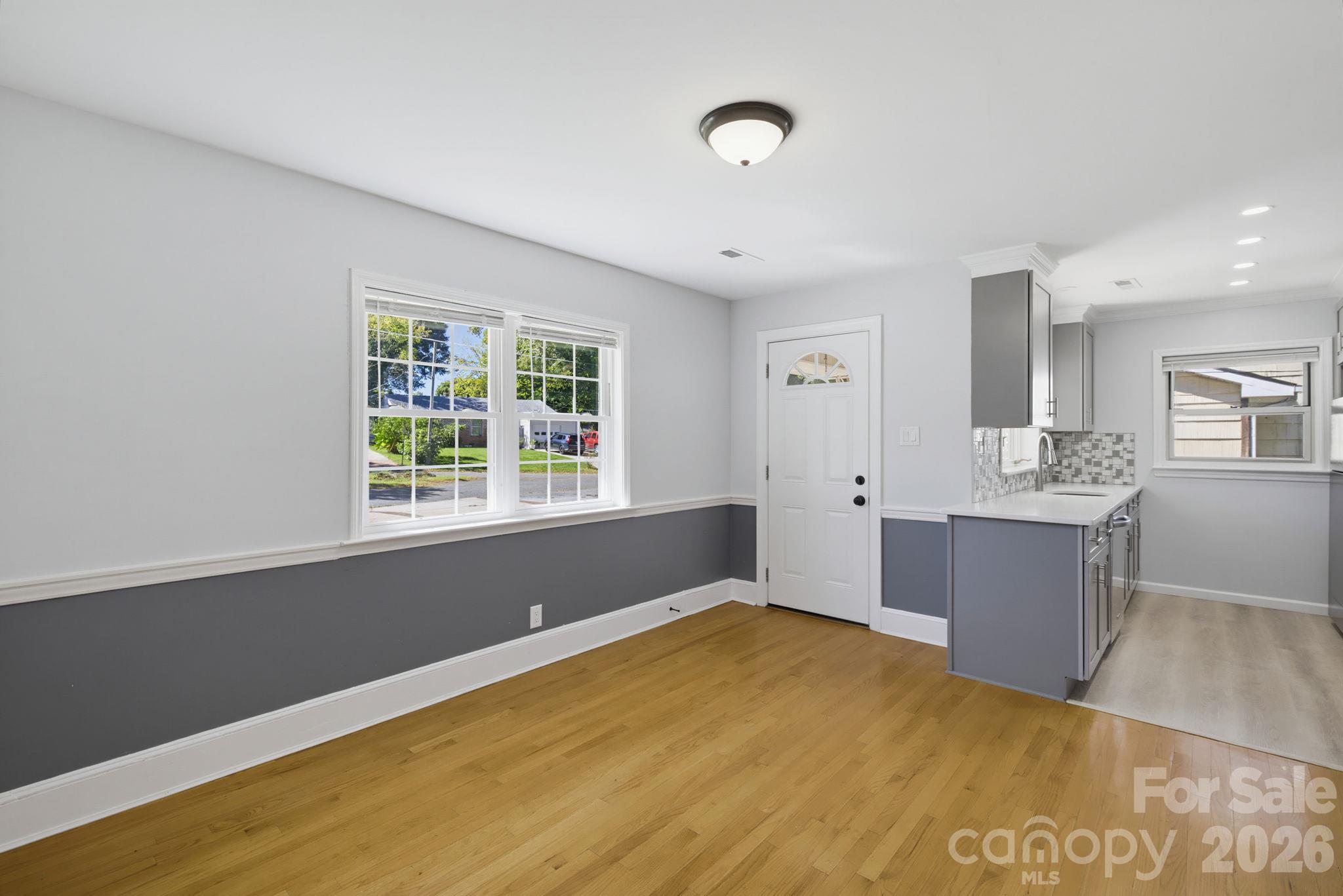337 E Rhyne Avenue Property Photo 4