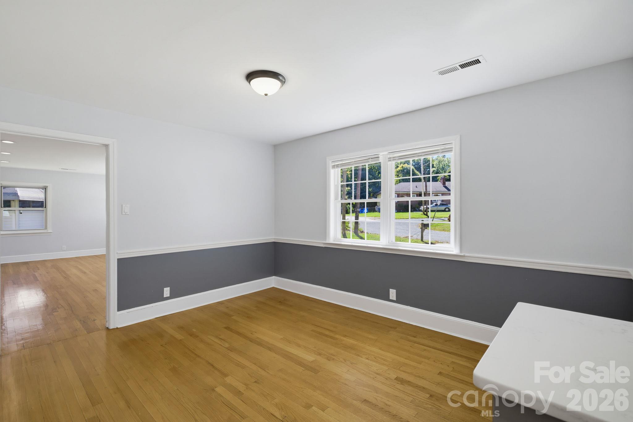 337 E Rhyne Avenue Property Photo 5