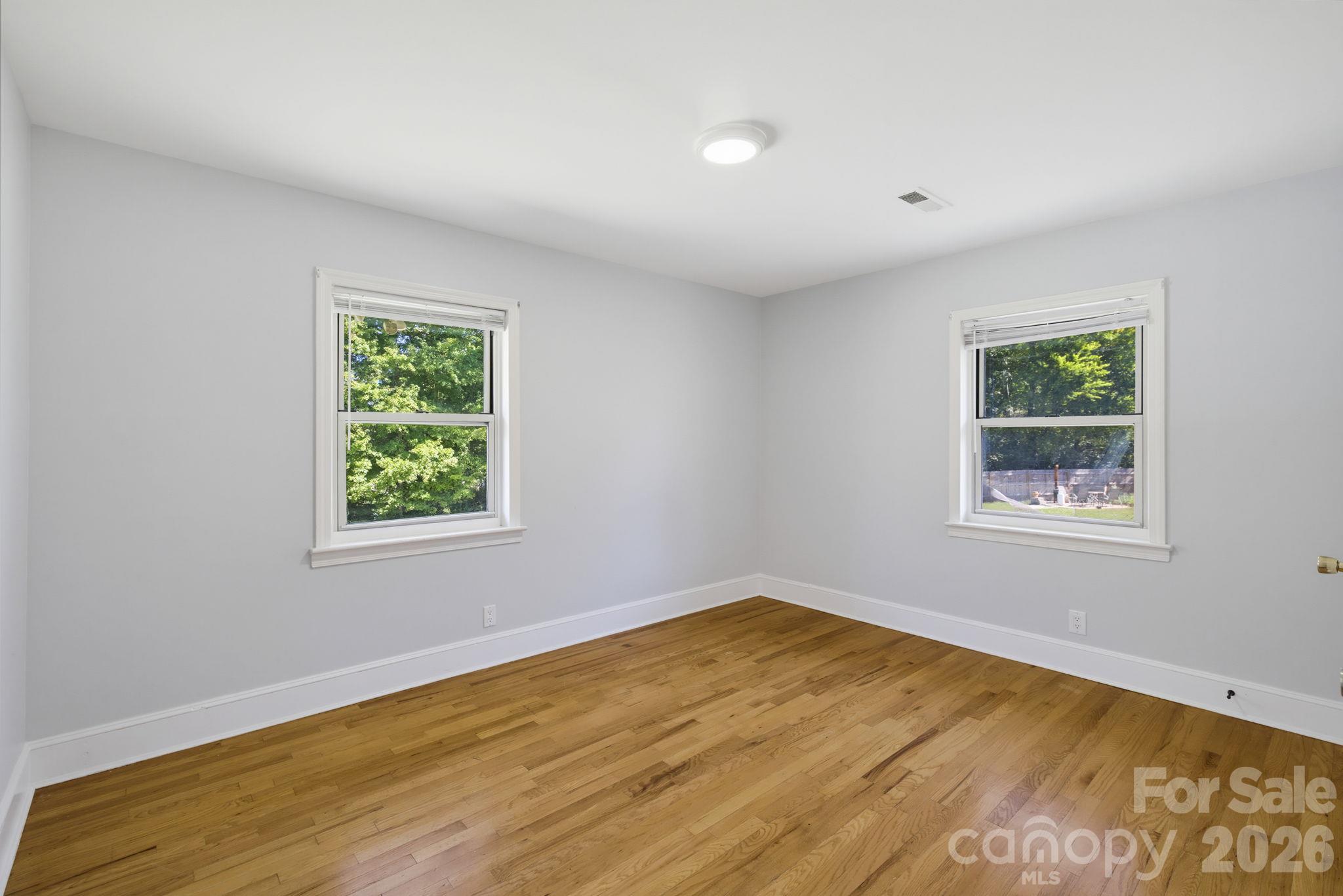 337 E Rhyne Avenue Property Photo 9