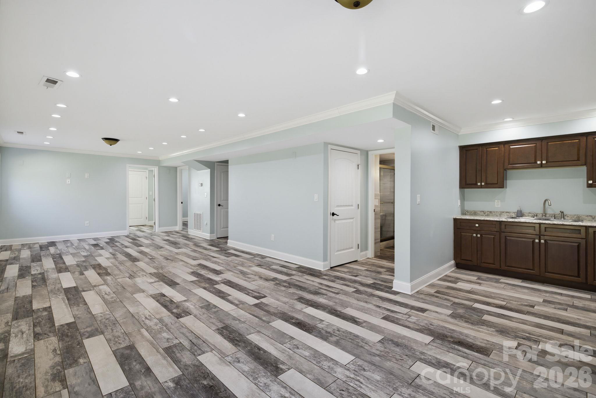 337 E Rhyne Avenue Property Photo 18