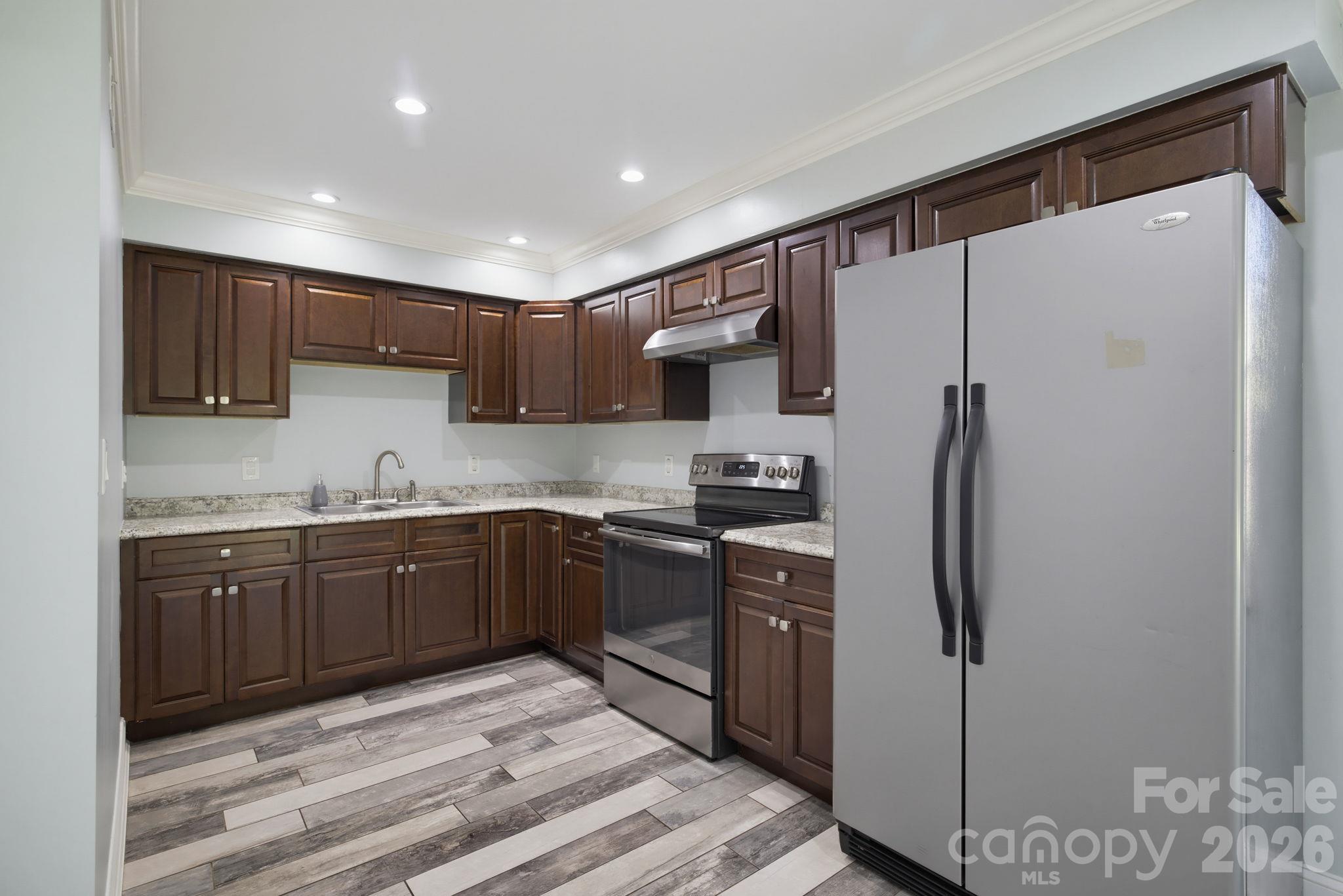 337 E Rhyne Avenue Property Photo 19