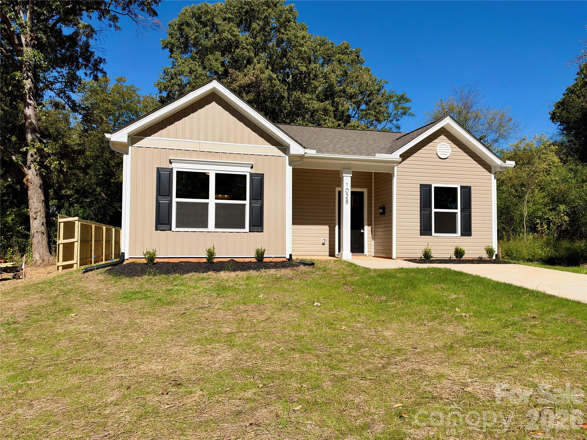 1028 Saratoga Drive Property Photo 1