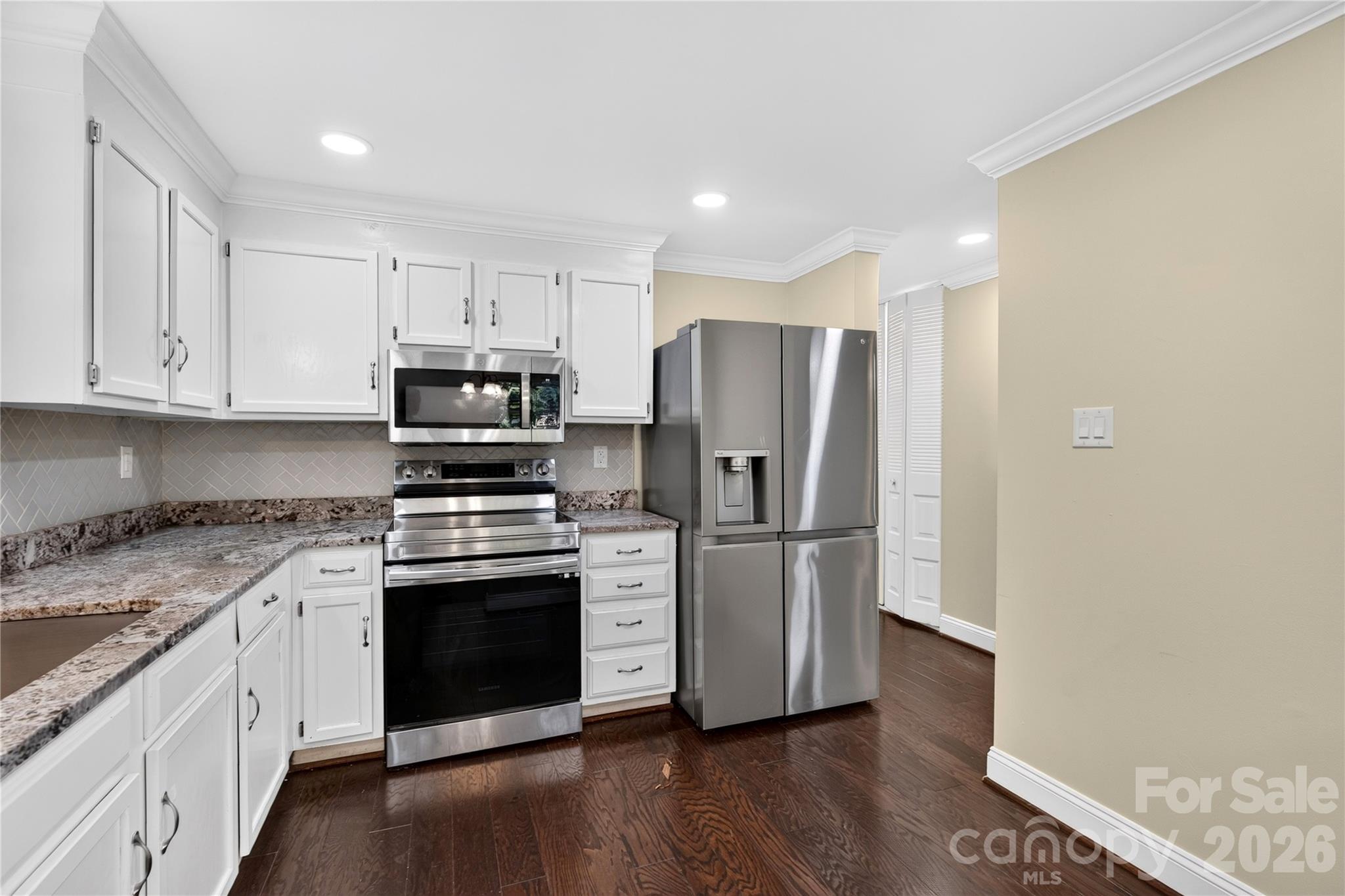 5011 Forest Mountain Court Property Photo 3