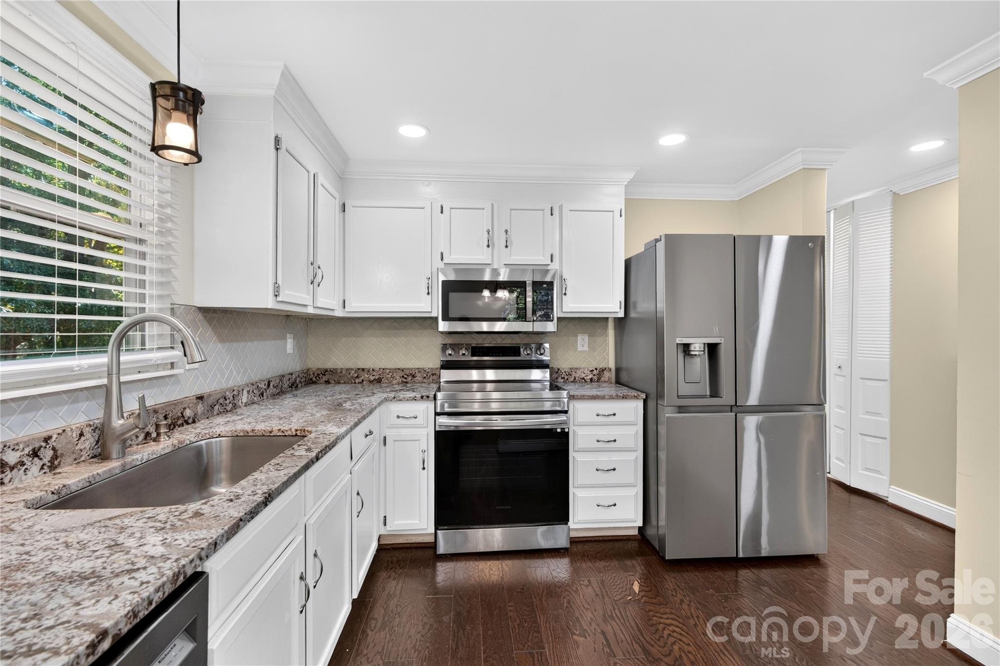 5011 Forest Mountain Court Property Photo 4