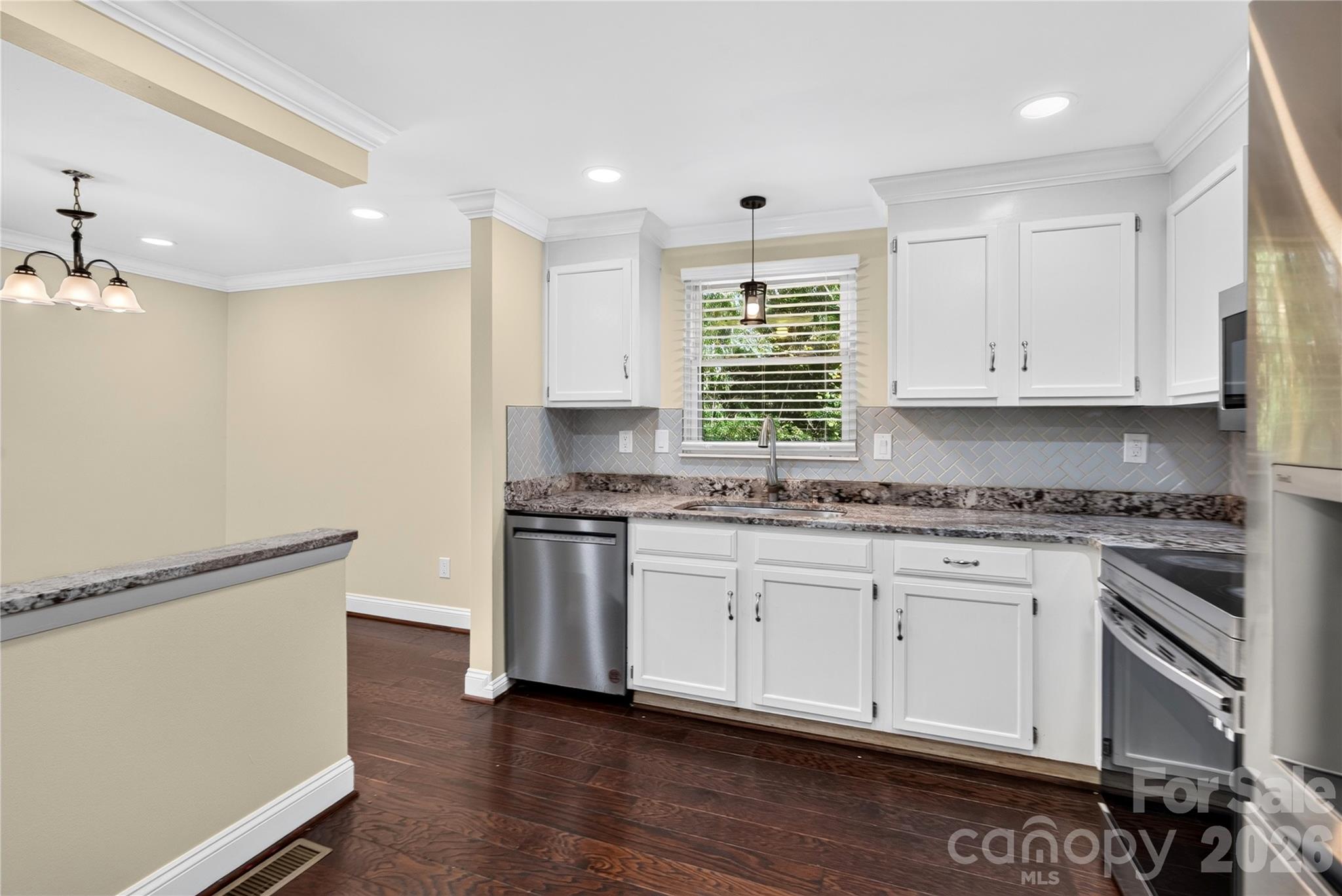 5011 Forest Mountain Court Property Photo 5