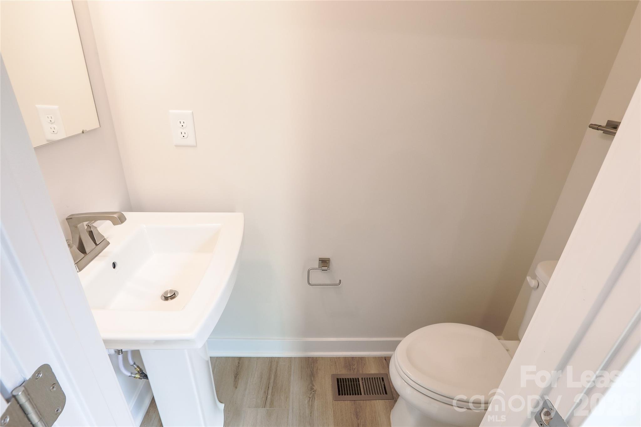 1015 Simcoe Lane Property Photo 10