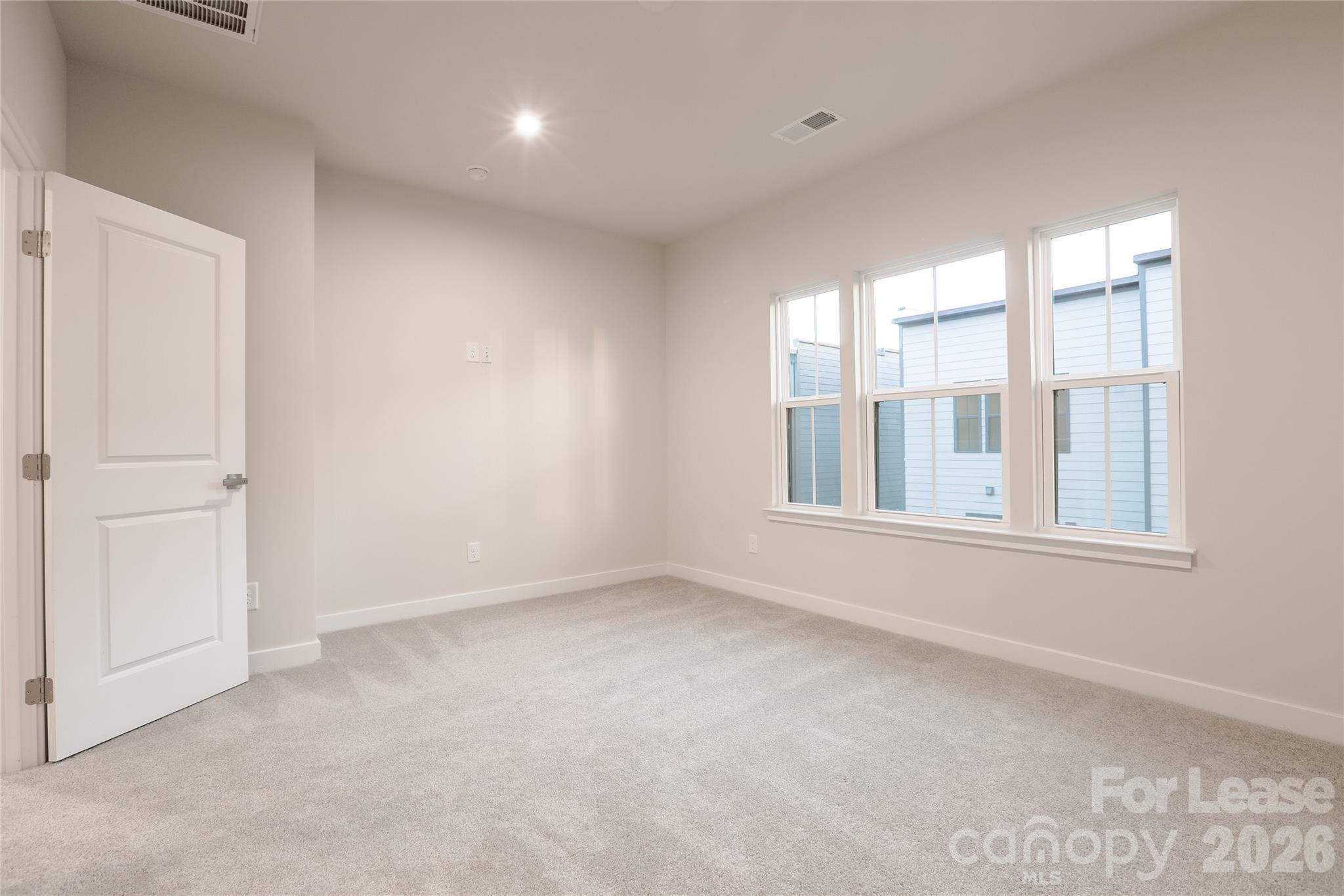 1015 Simcoe Lane Property Photo 20