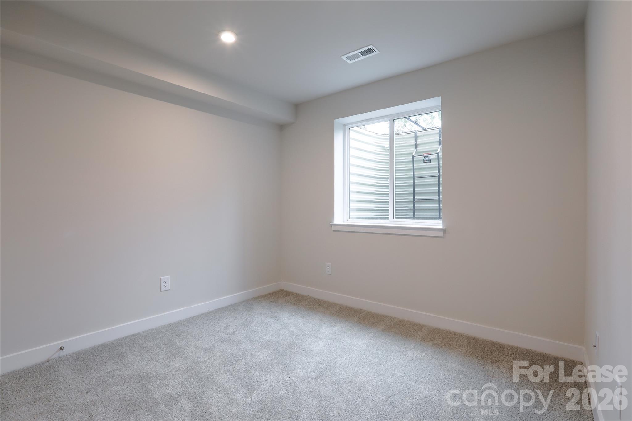 1015 Simcoe Lane Property Photo 31
