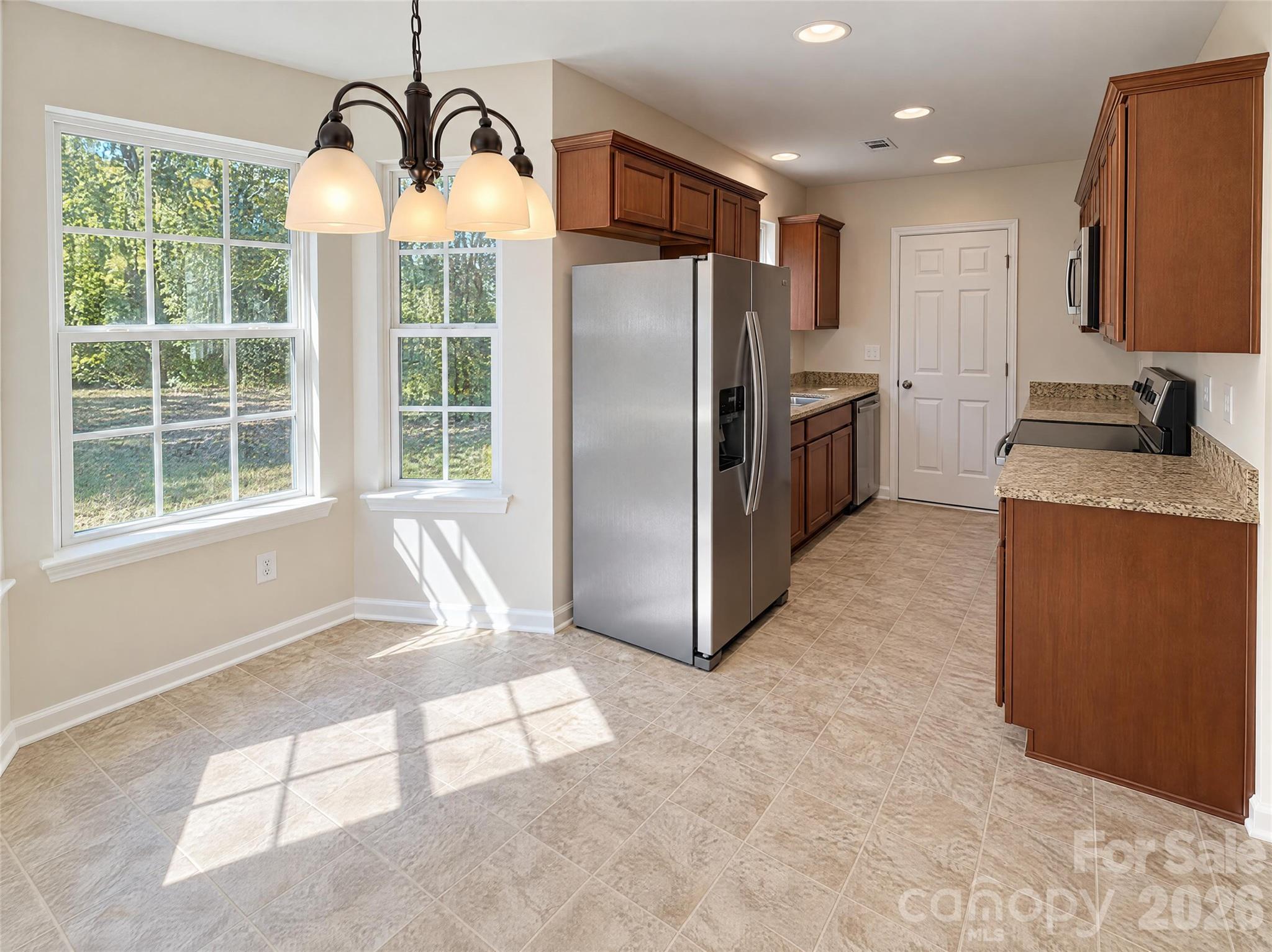 2424 Sloan Drive Property Photo 2