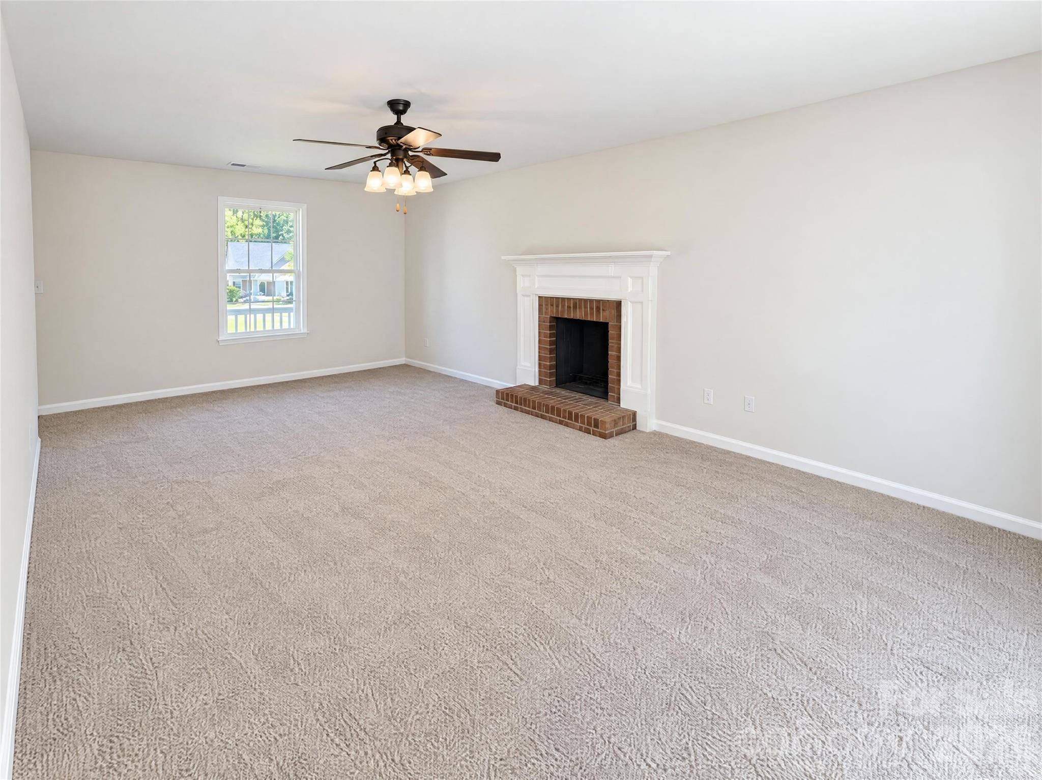 2424 Sloan Drive Property Photo 3