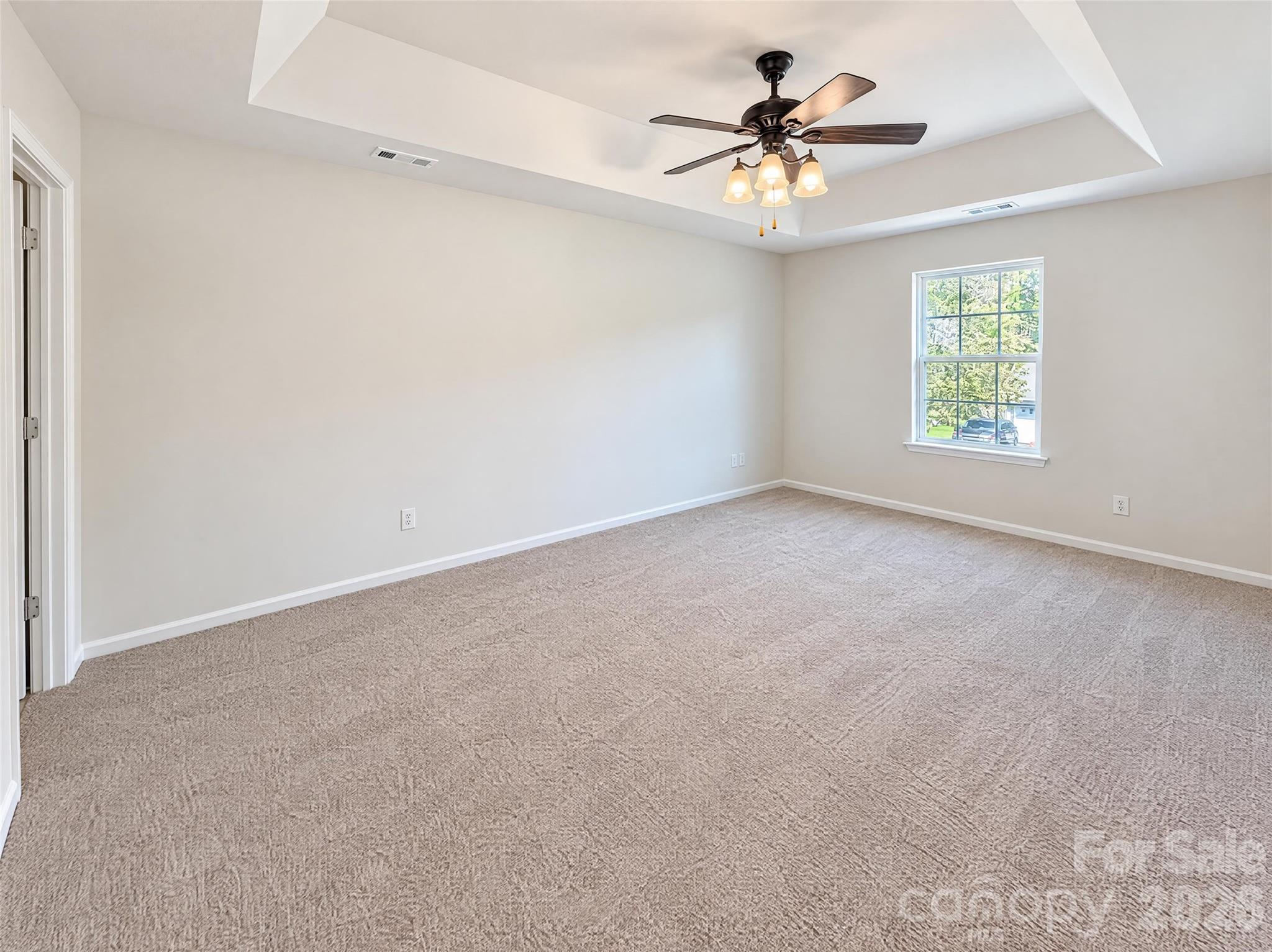 2424 Sloan Drive Property Photo 4