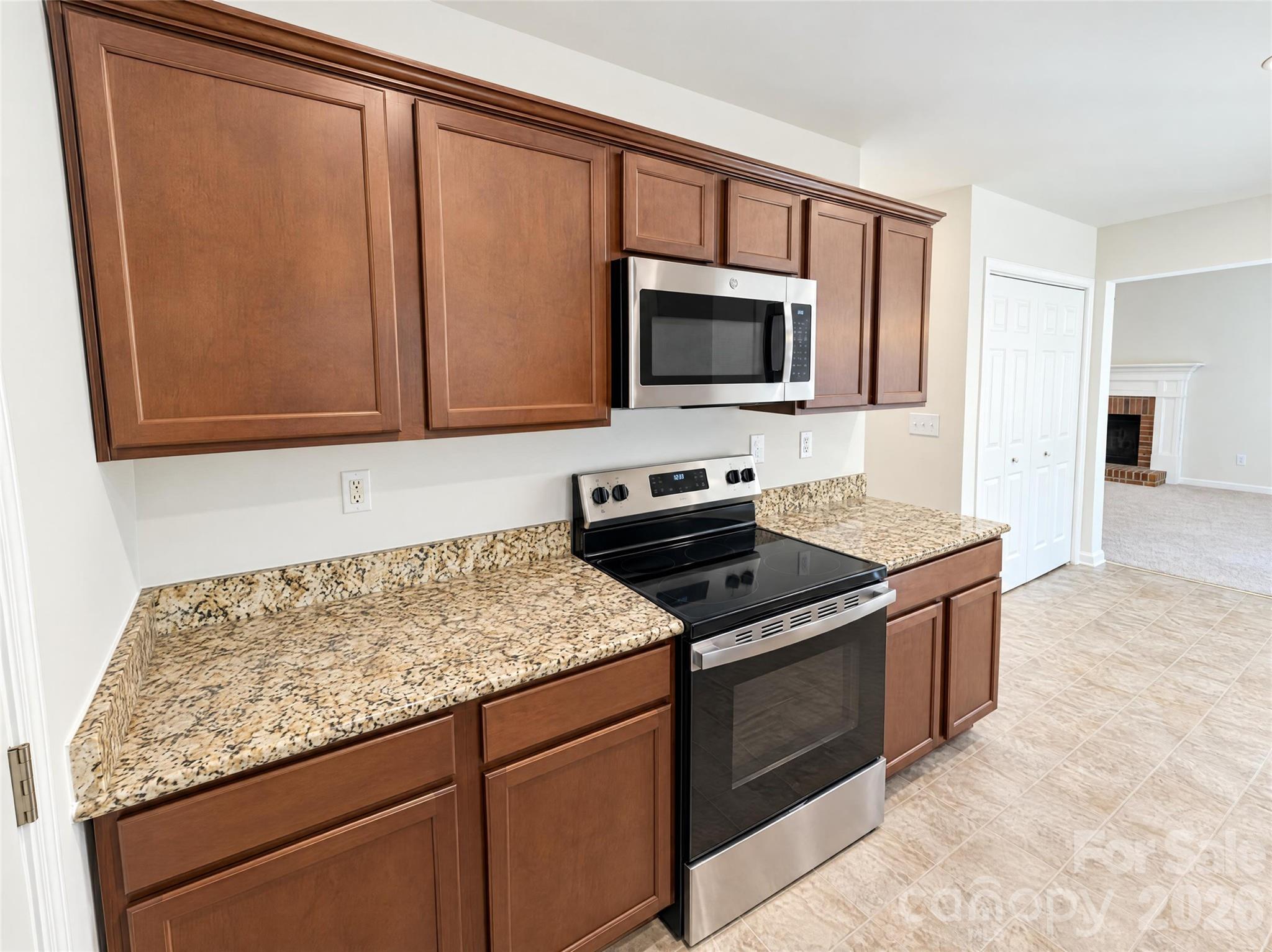 2424 Sloan Drive Property Photo 7
