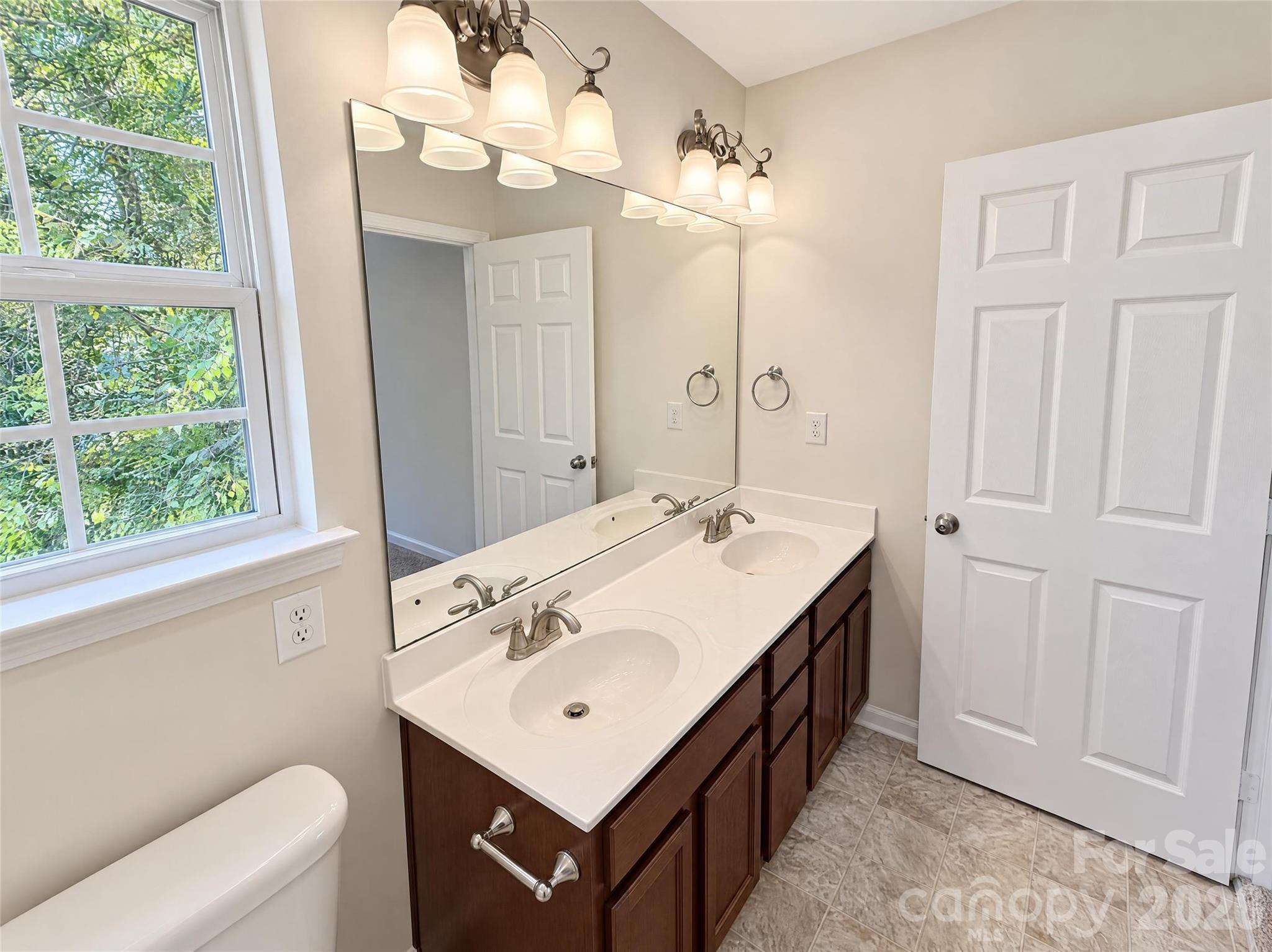 2424 Sloan Drive Property Photo 13
