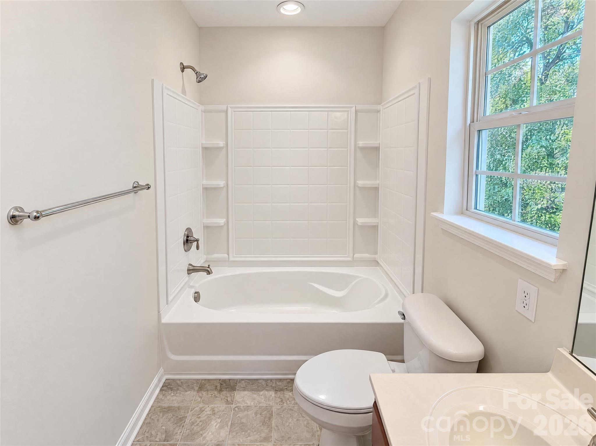 2424 Sloan Drive Property Photo 14