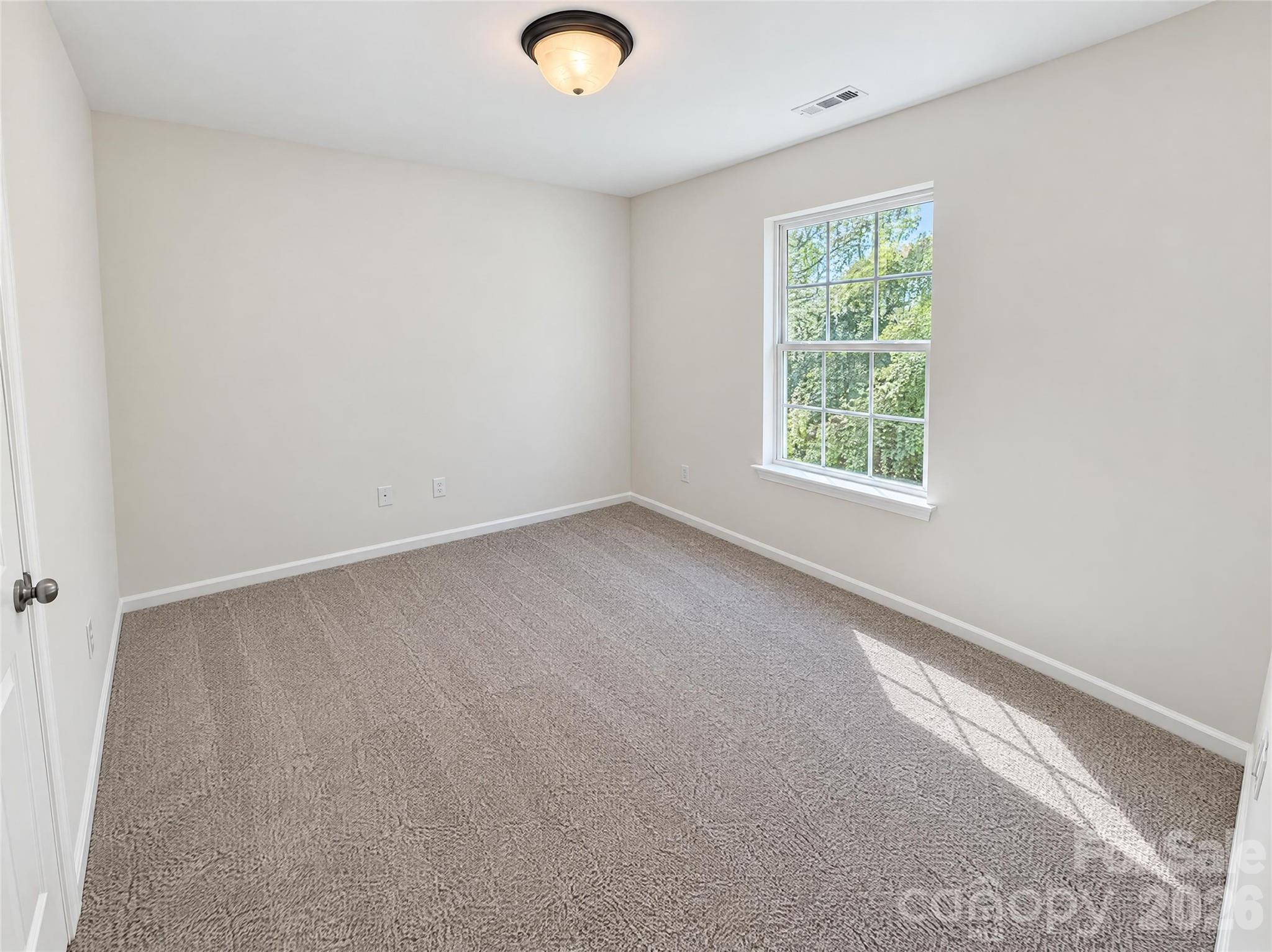 2424 Sloan Drive Property Photo 15
