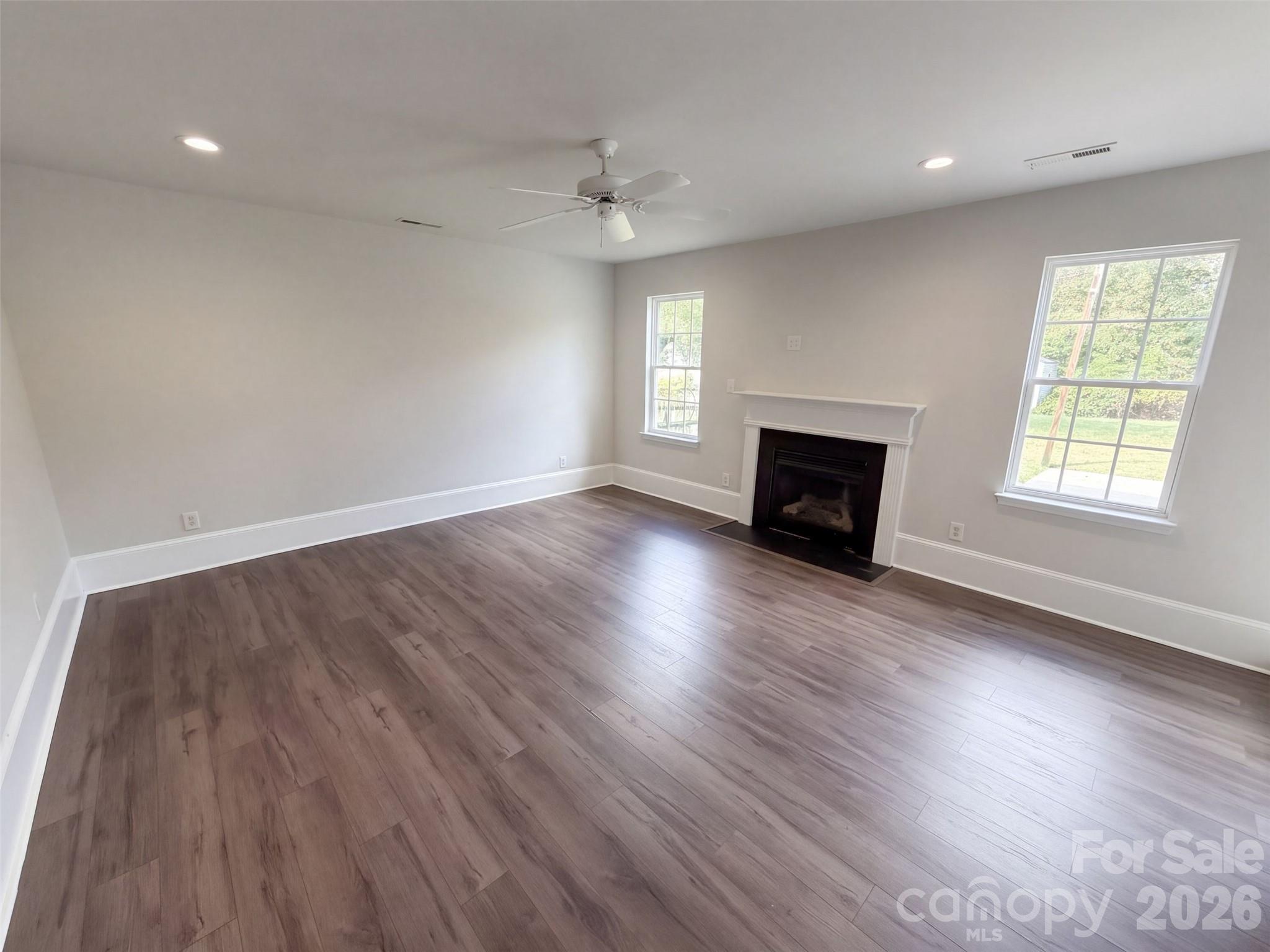 815 Southridge Drive Property Photo 3