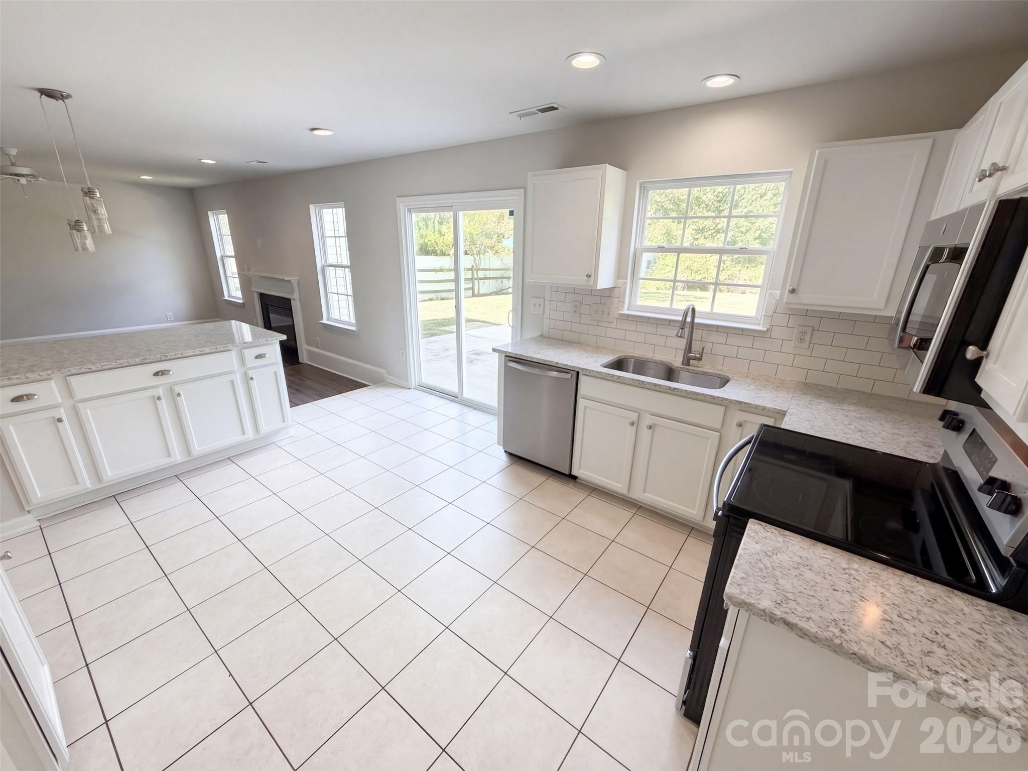 815 Southridge Drive Property Photo 6