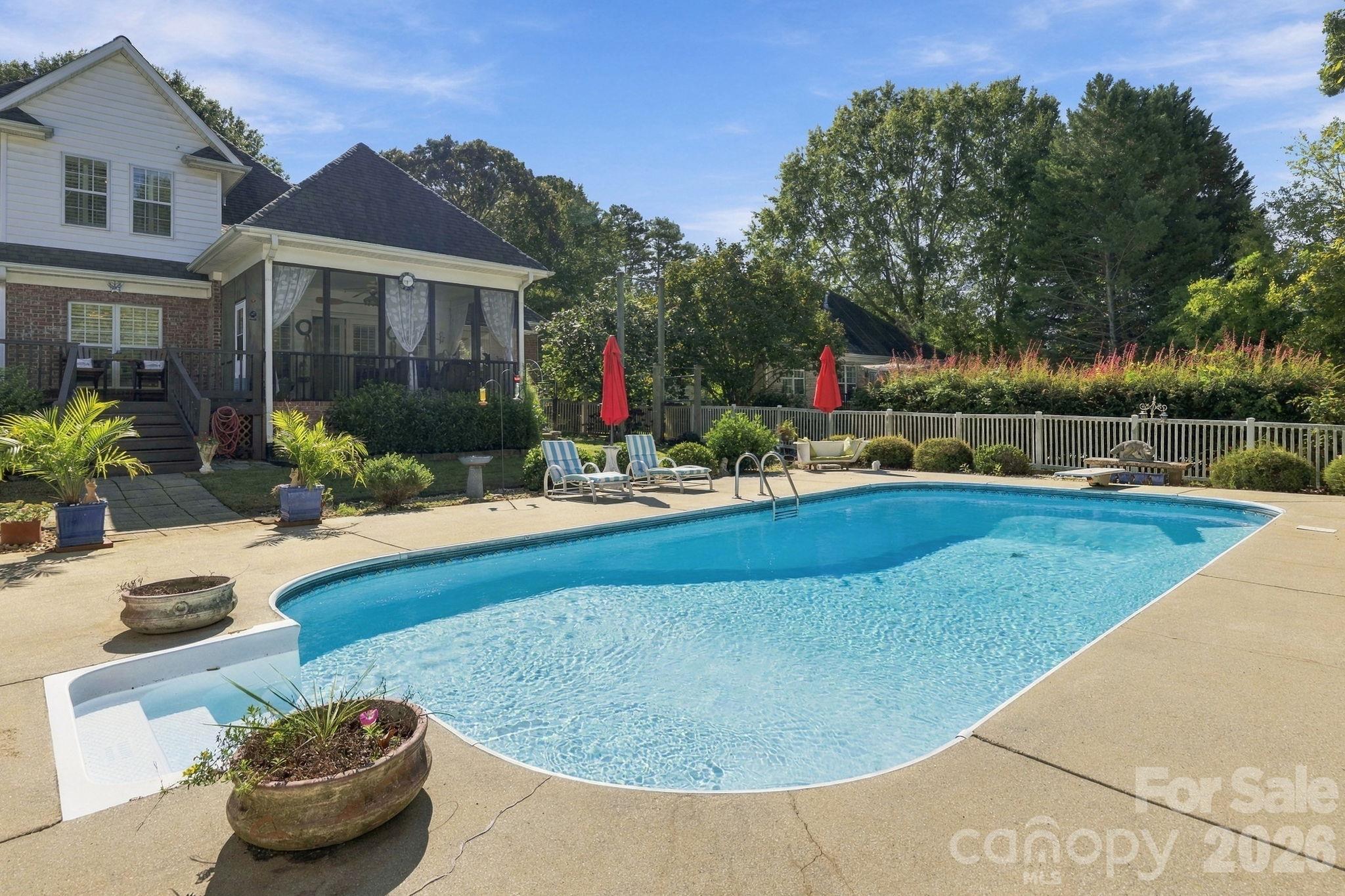 1093 Fairfield Drive Property Photo 4