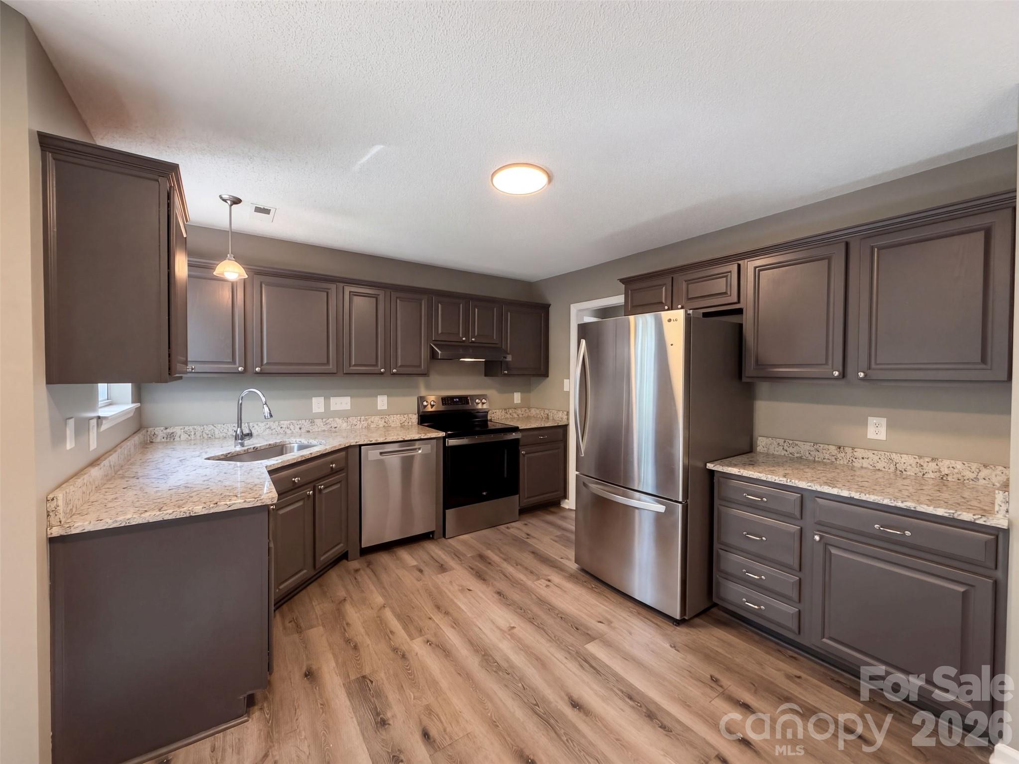 8224 Hunley Ridge Road Property Photo 2
