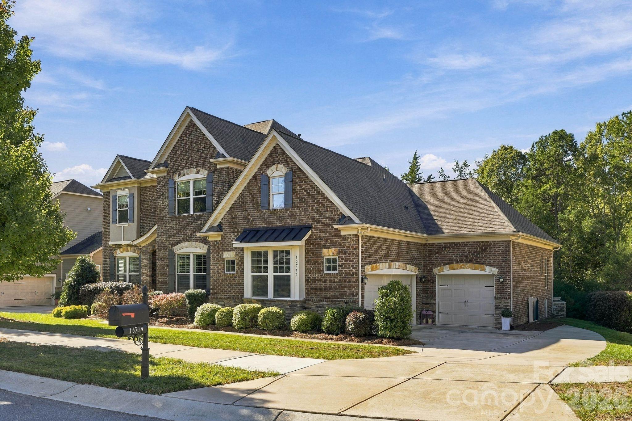 13714 Sunset Bluffs Circle Property Photo 1