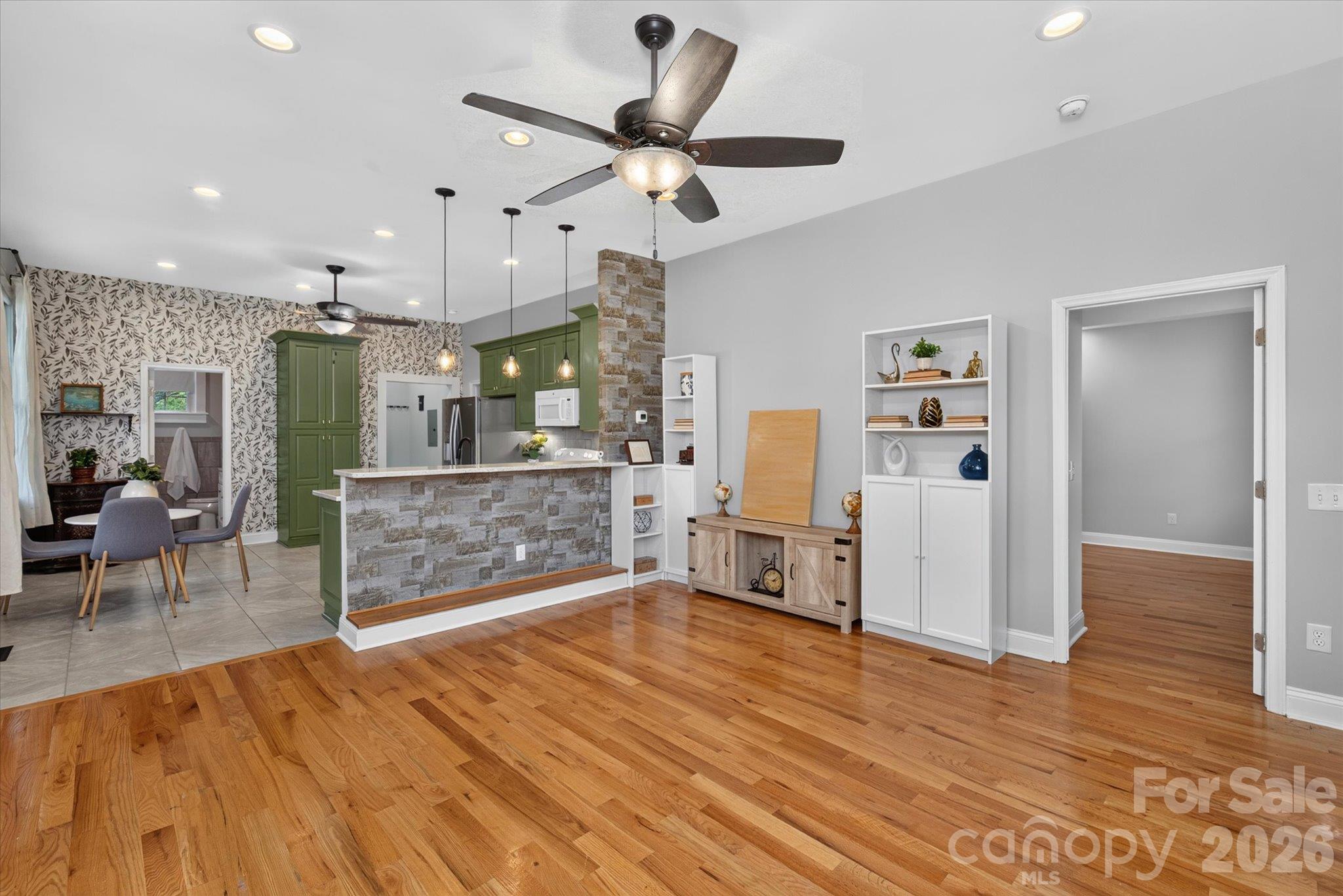 233 Florence Street Property Photo 4