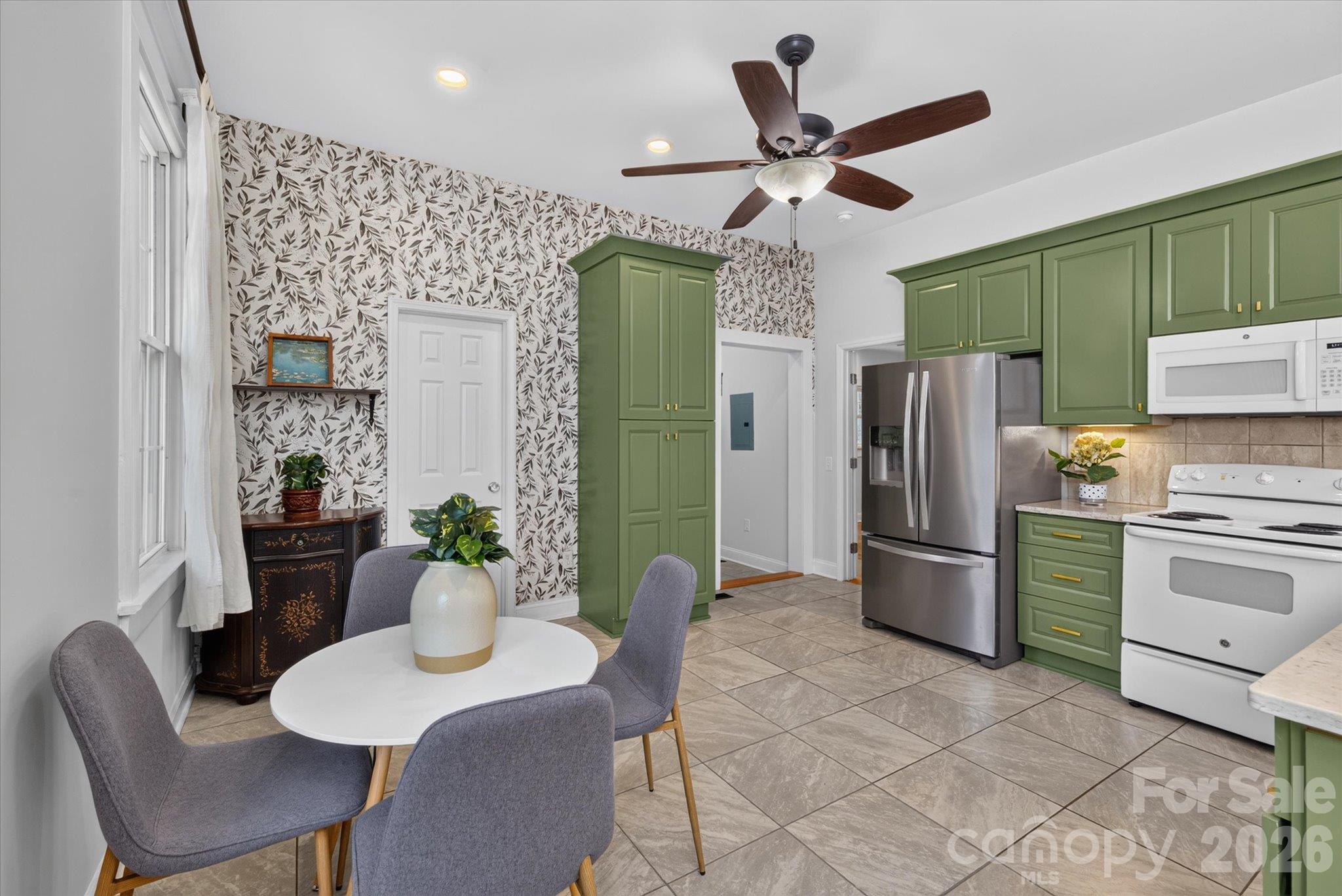 233 Florence Street Property Photo 10