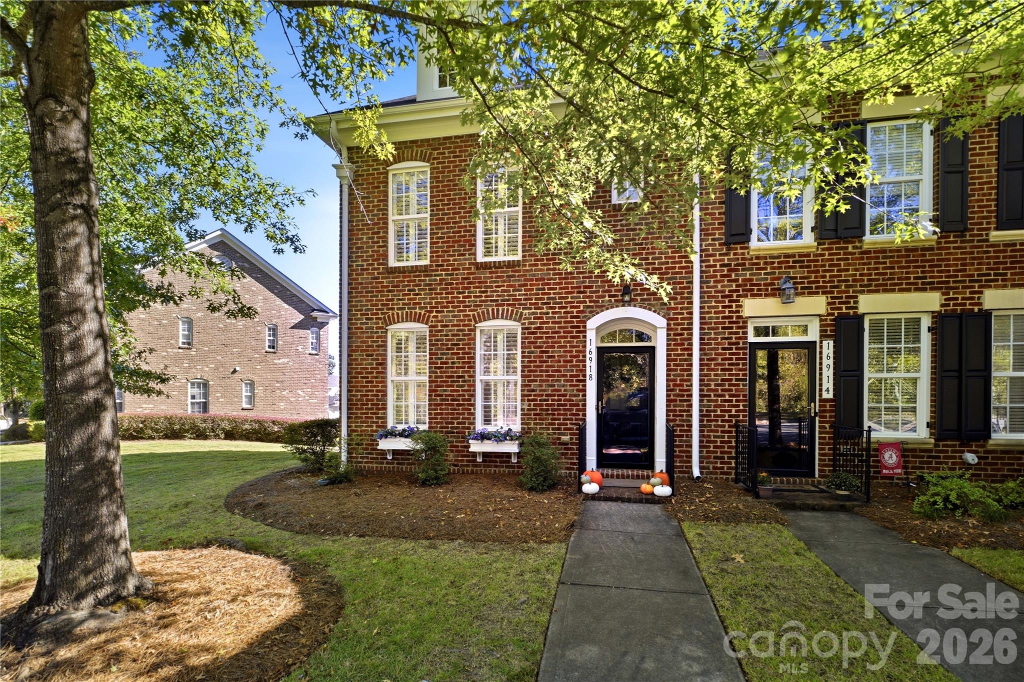 16918 Summers Walk Boulevard Property Photo 1
