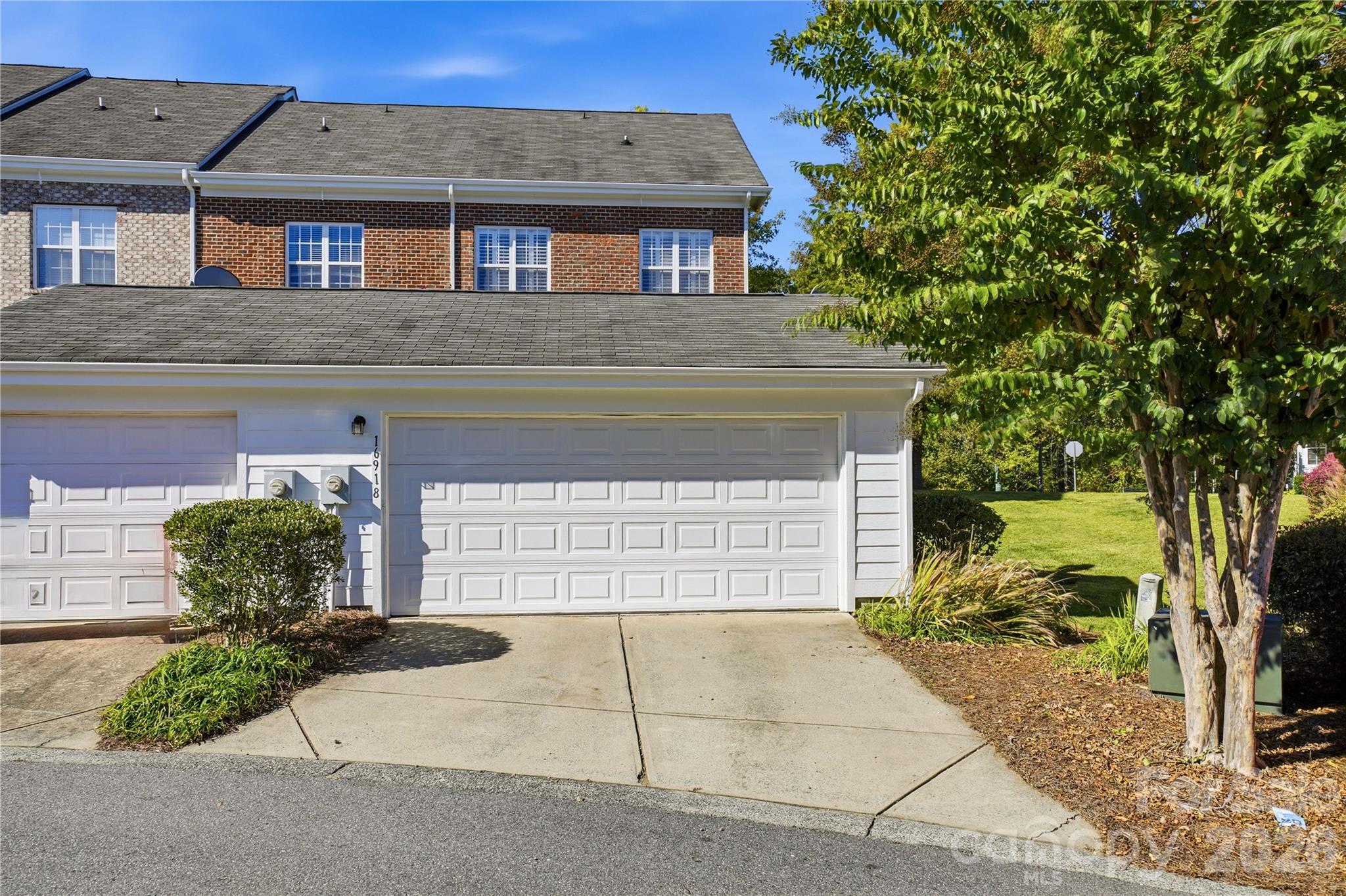 16918 Summers Walk Boulevard Property Photo 3