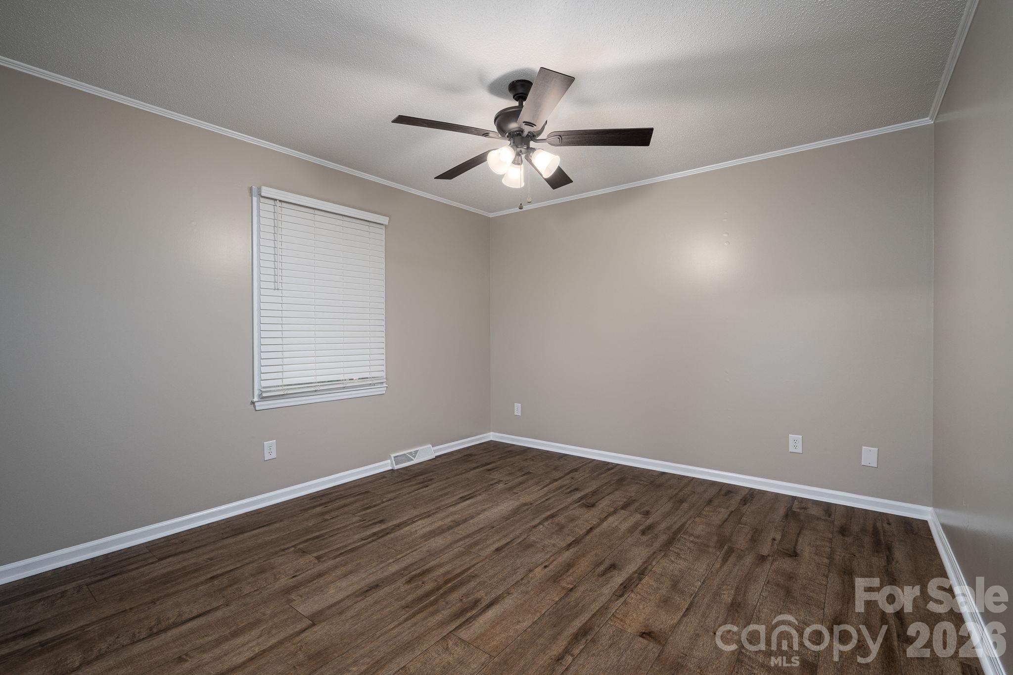 413 E Klutz Street Property Photo 12