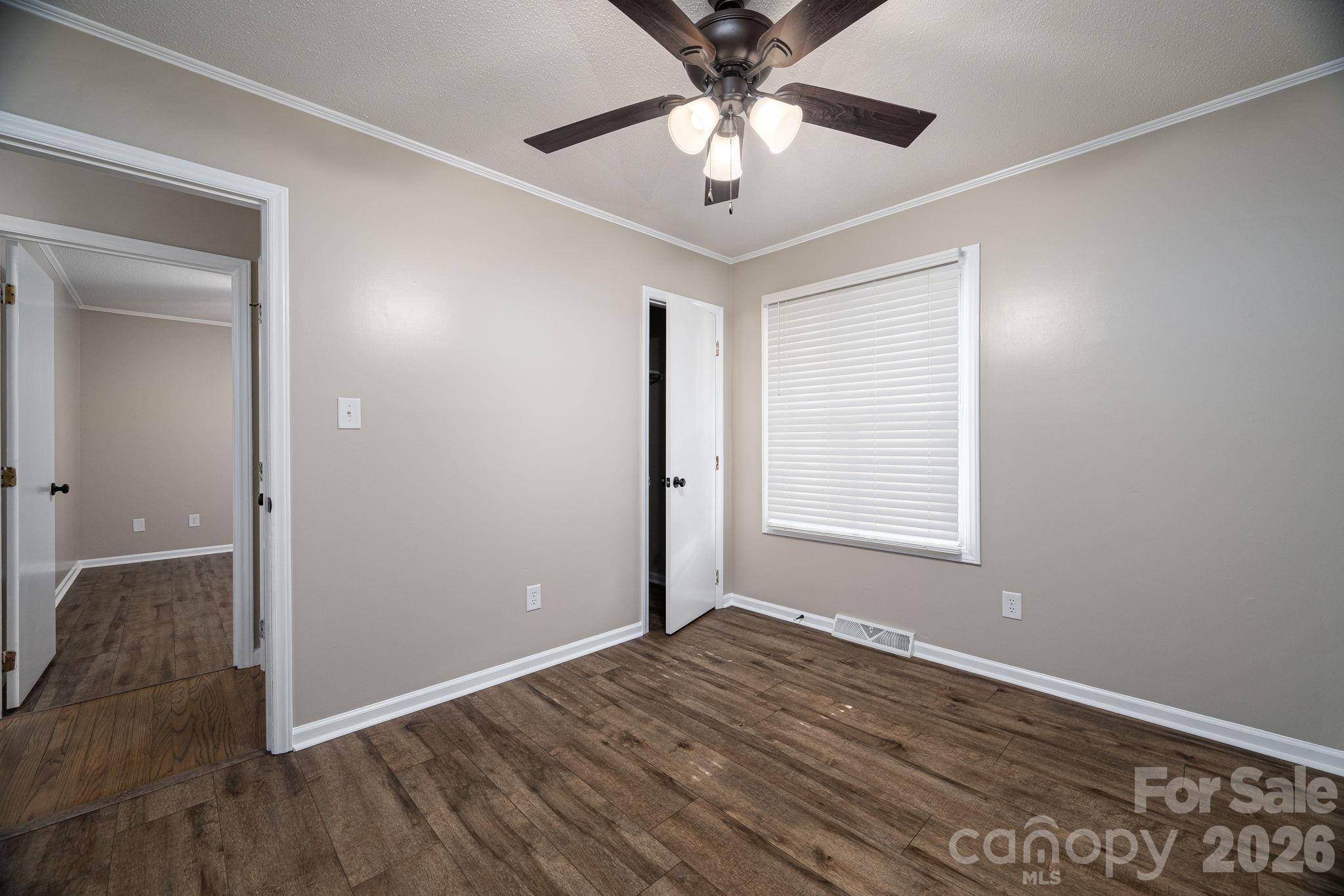 413 E Klutz Street Property Photo 15