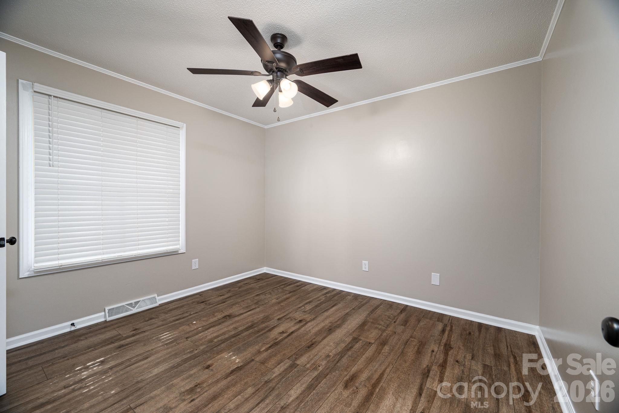 413 E Klutz Street Property Photo 16