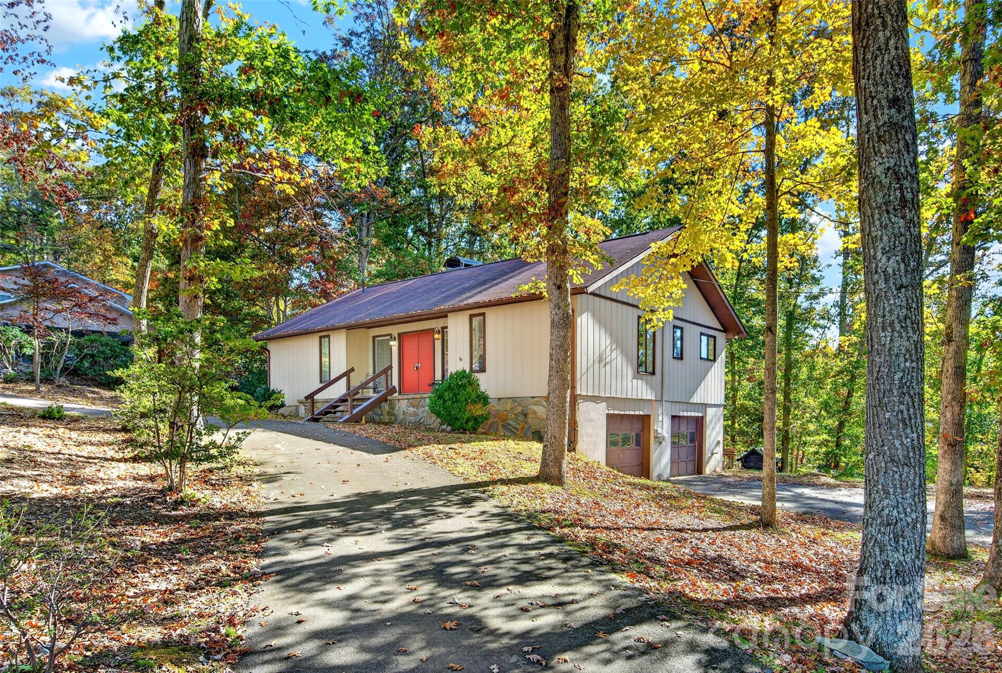 592 Carters Ridge Road Property Photo 1