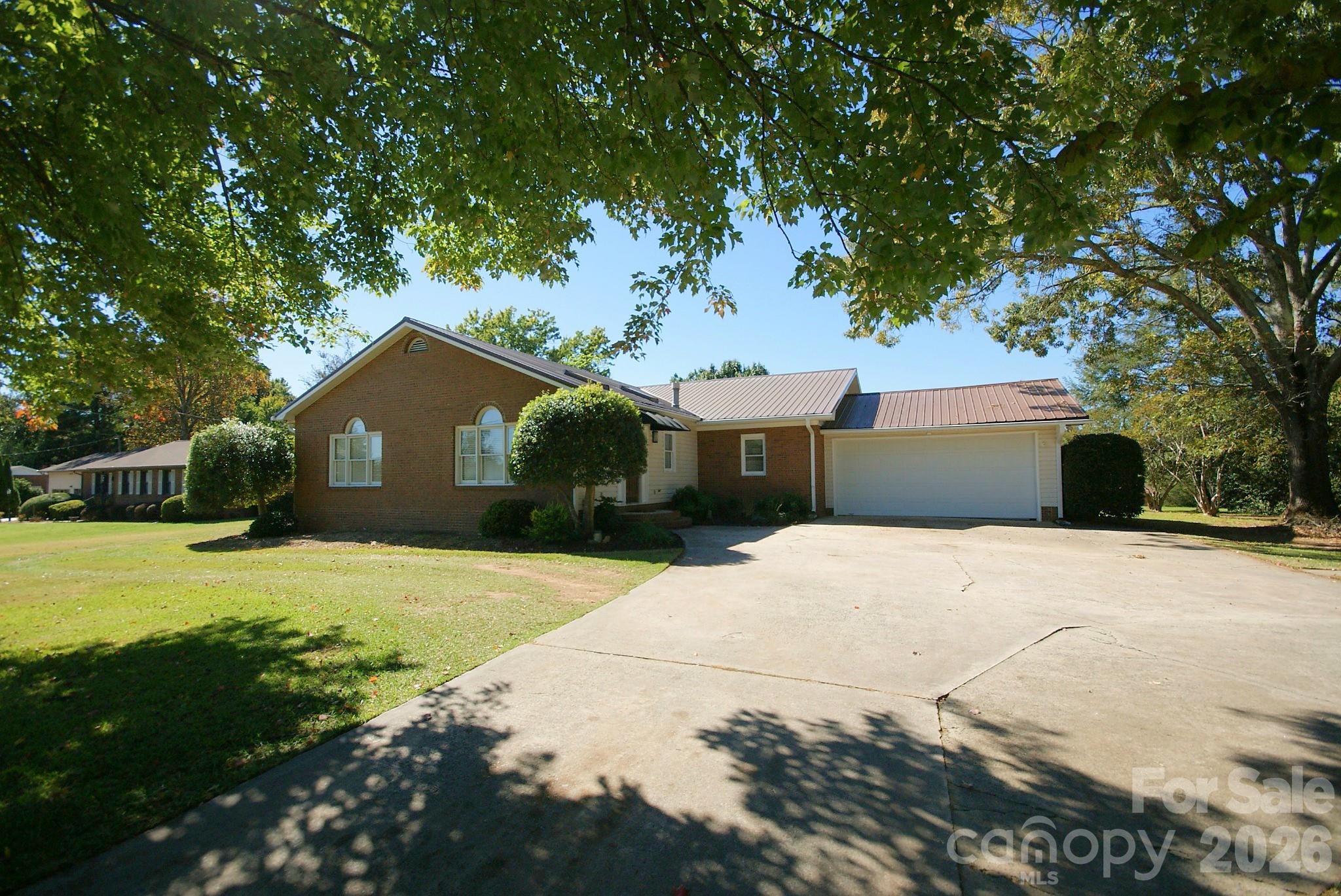 2122 Griffith Road Property Photo 2