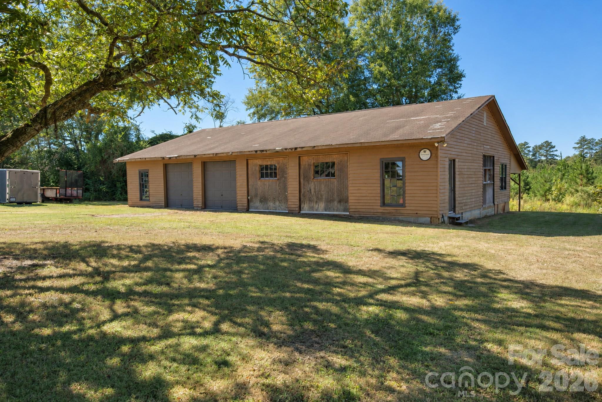 2122 Griffith Road Property Photo 3
