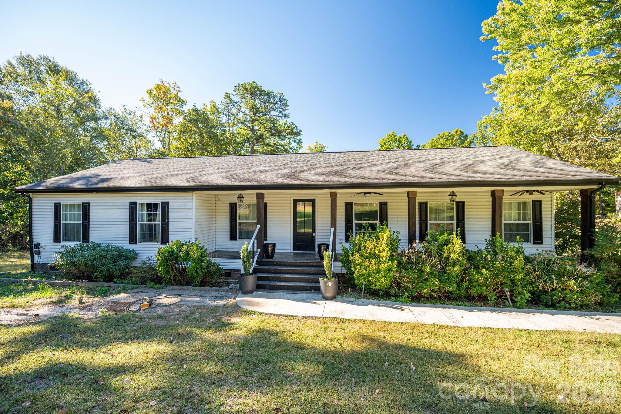 417 Pinnacle Road Property Photo 1