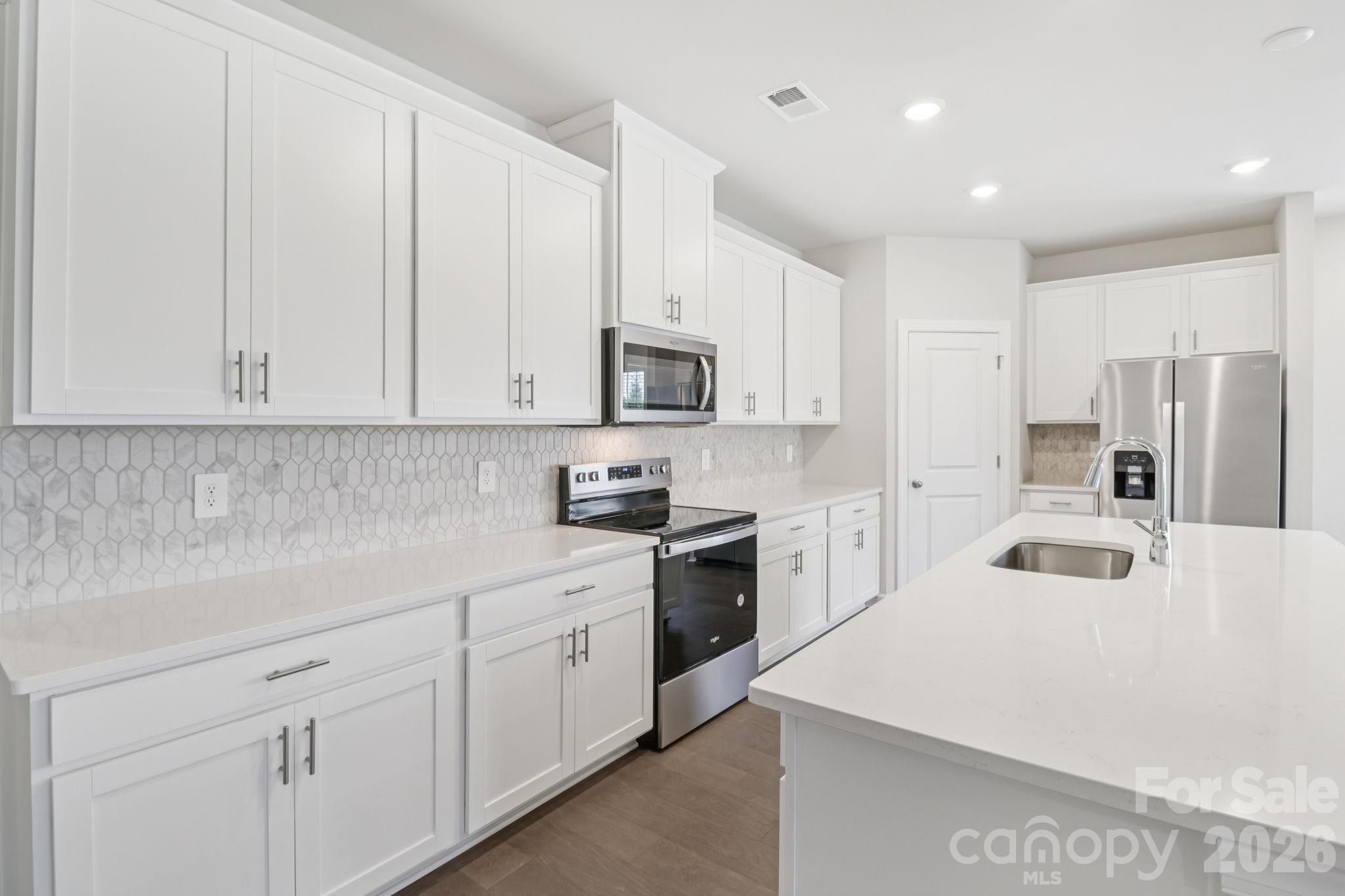 2302 Snapdragon Court Property Photo 25