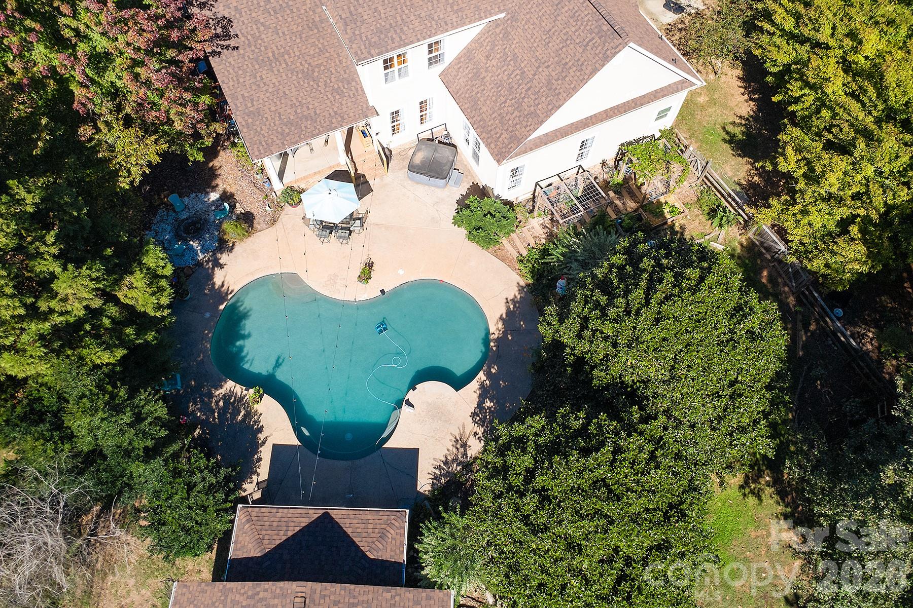 5050 Shady Meadow Lane 7 Property Photo 4