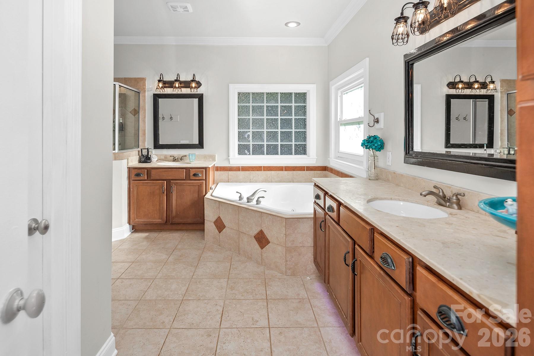 5050 Shady Meadow Lane 7 Property Photo 23