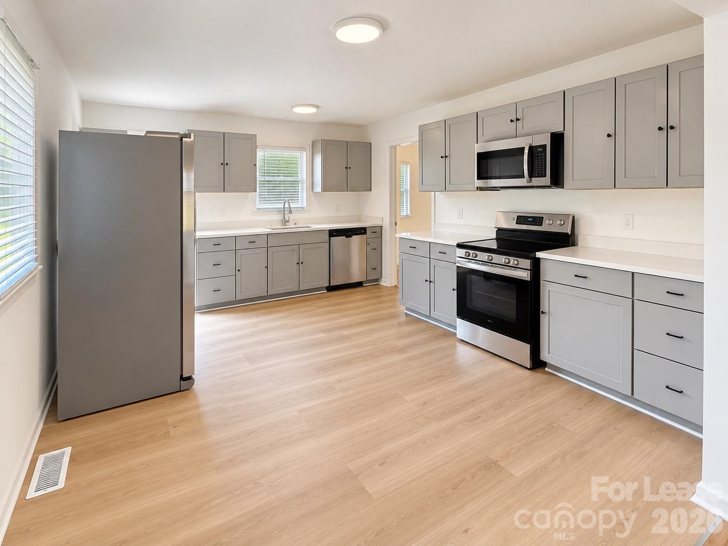 936 Holland Avenue Property Photo 1